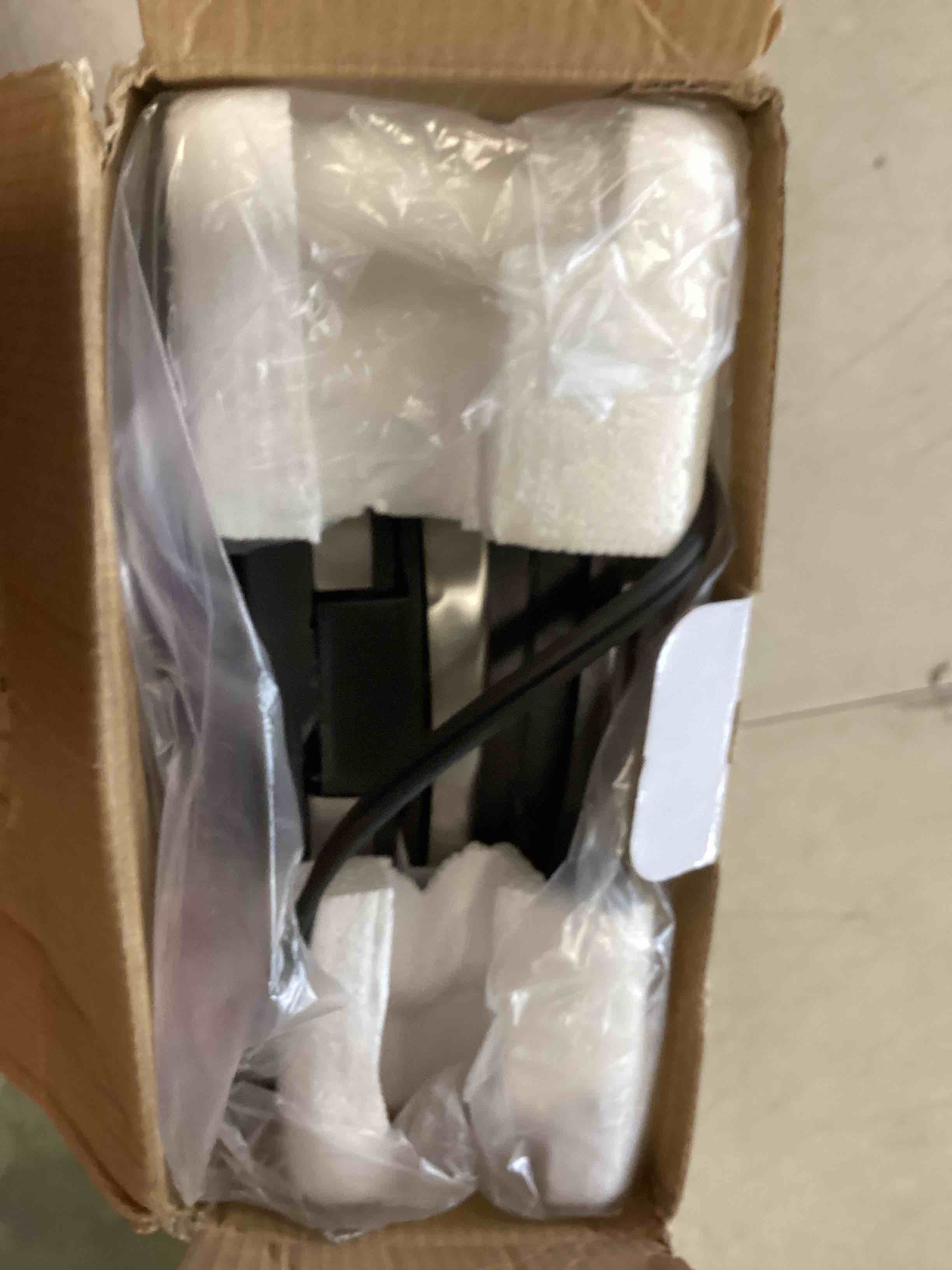 https://s3.amazonaws.com/lotting-images-prod/bidfta/RED6533762_1719331213539.jpeg