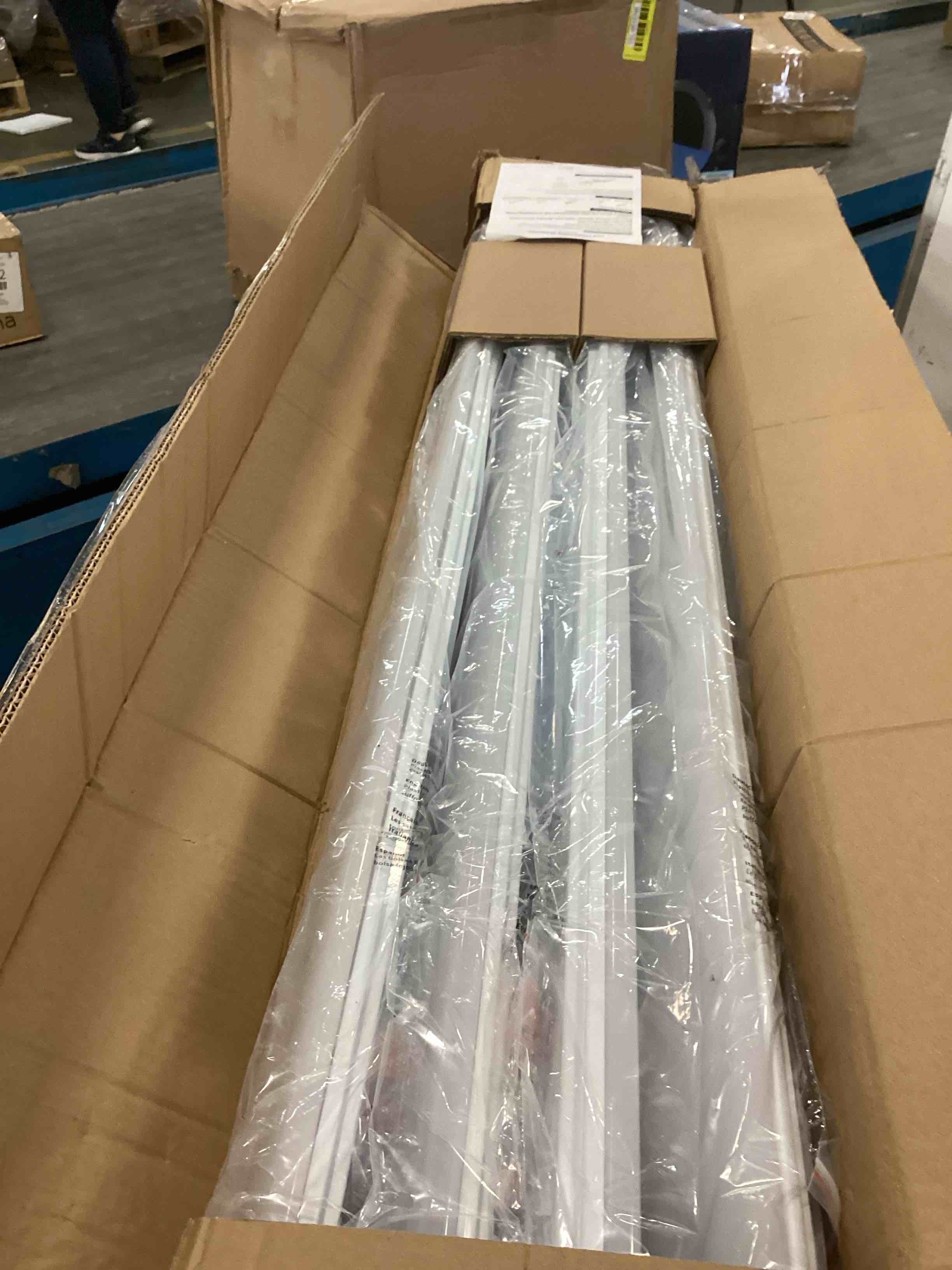 https://s3.amazonaws.com/lotting-images-prod/bidfta/RED6534808_1719059418416.jpeg