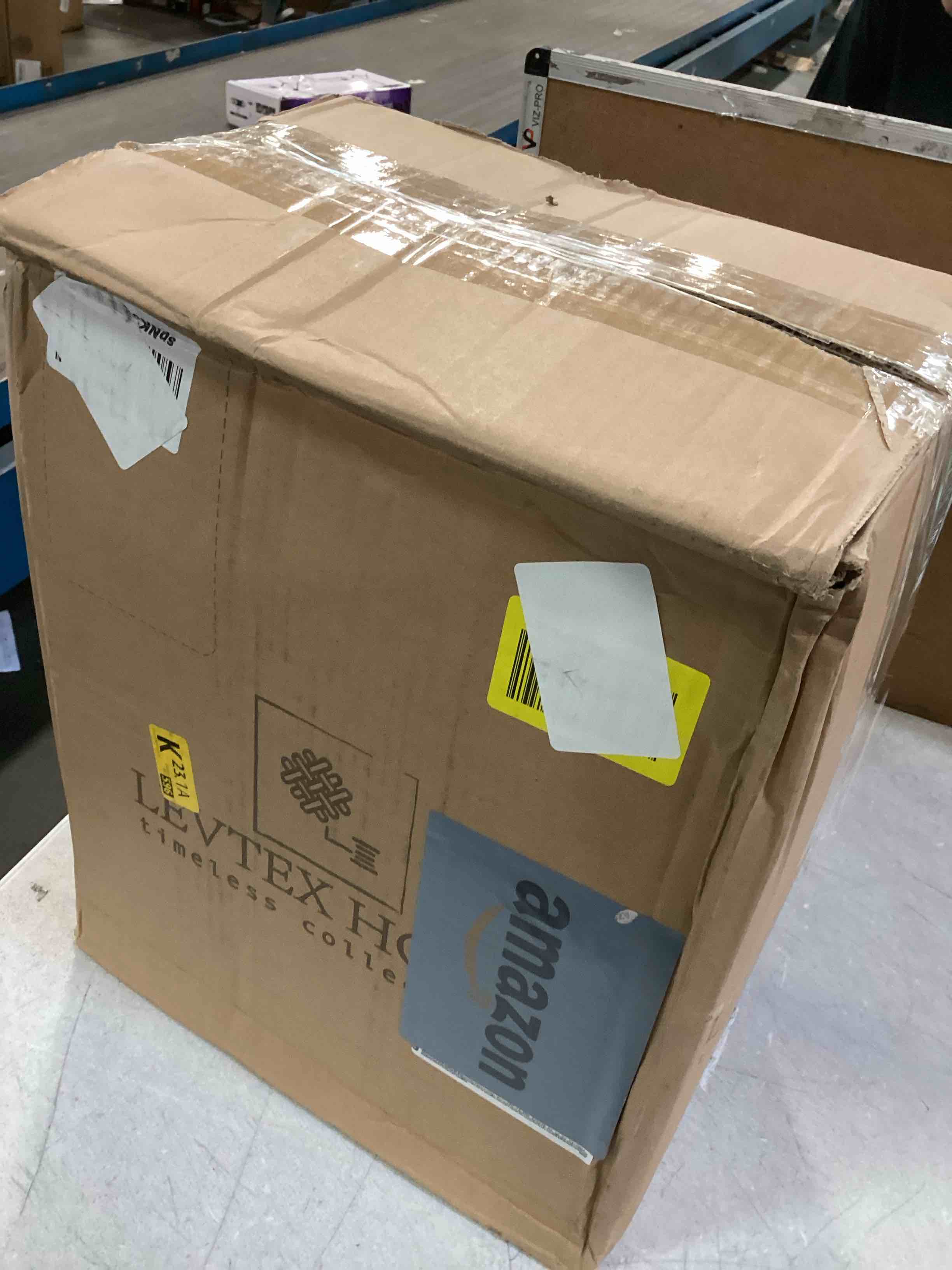 https://s3.amazonaws.com/lotting-images-prod/bidfta/RED6548684_1716992954866.jpeg