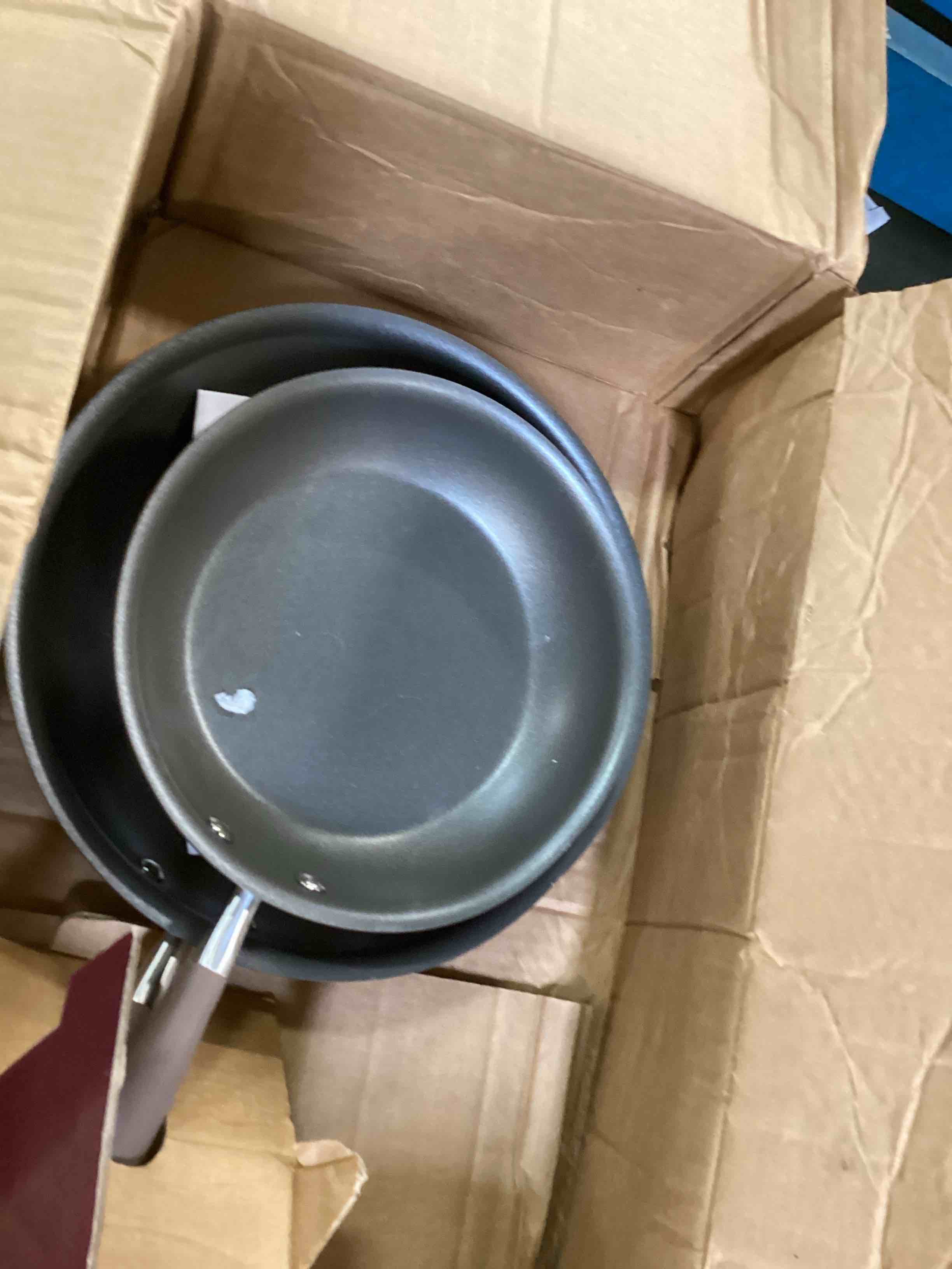 https://s3.amazonaws.com/lotting-images-prod/bidfta/RED6548732_1716998528365.jpeg
