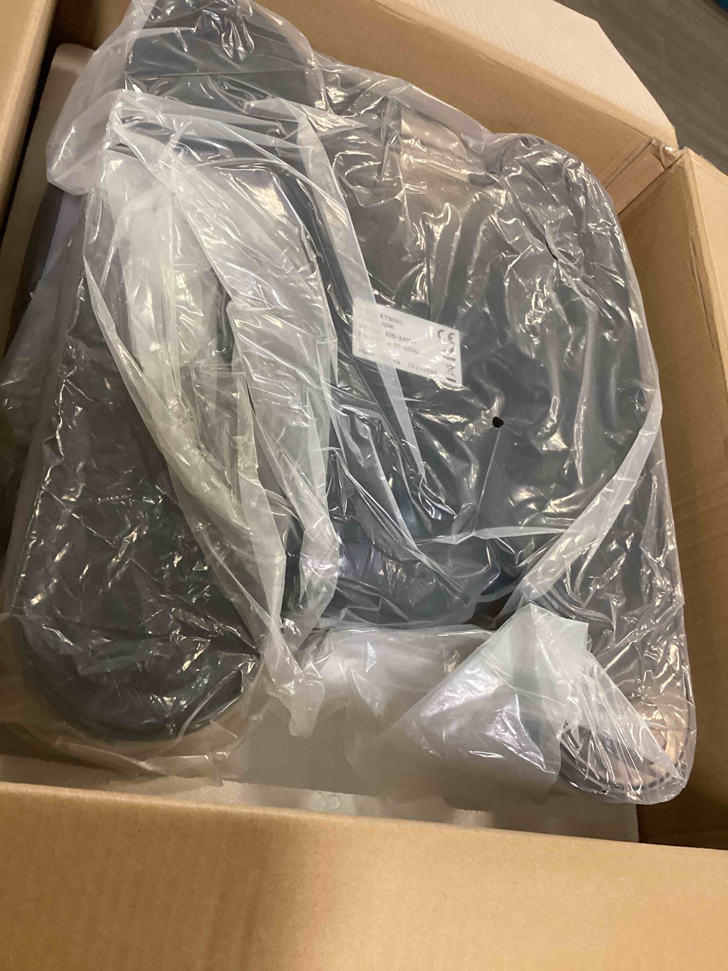 https://s3.amazonaws.com/lotting-images-prod/bidfta/RED6548803_1717010492423.jpeg