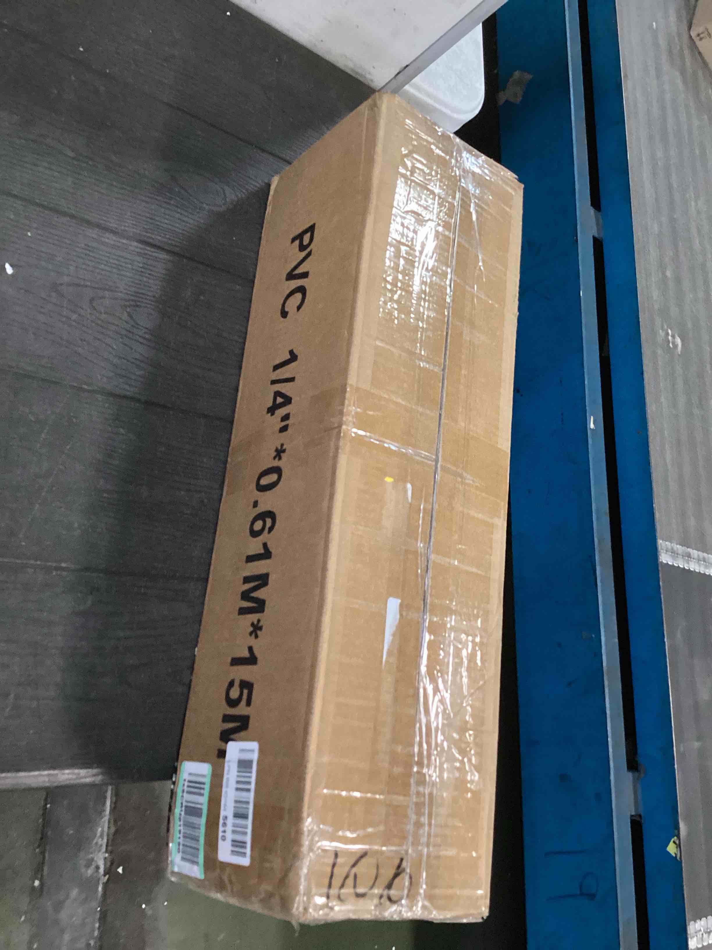 https://s3.amazonaws.com/lotting-images-prod/bidfta/RED6548872_1717072937692.jpeg