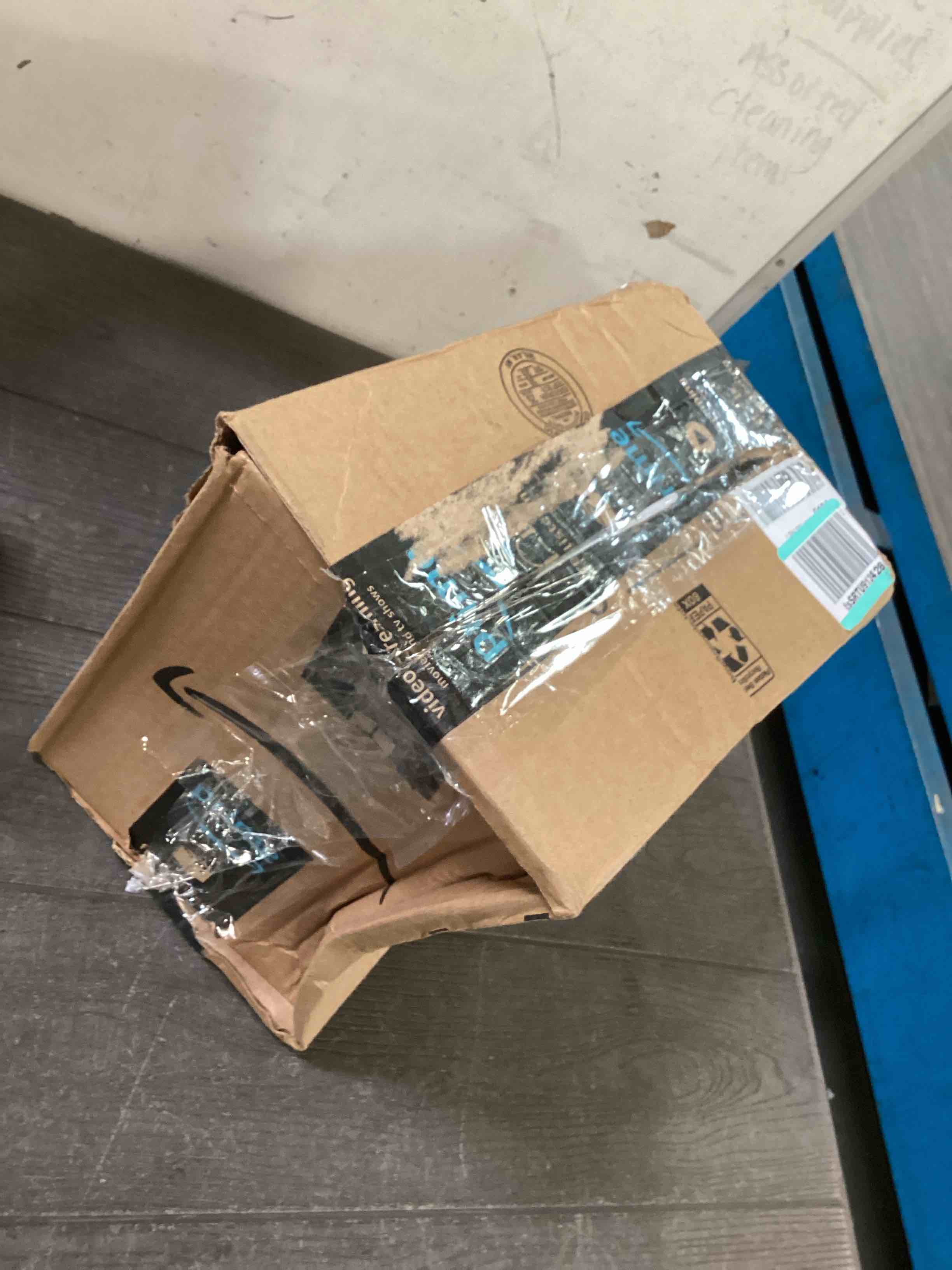 https://s3.amazonaws.com/lotting-images-prod/bidfta/RED6548994_1717086532155.jpeg