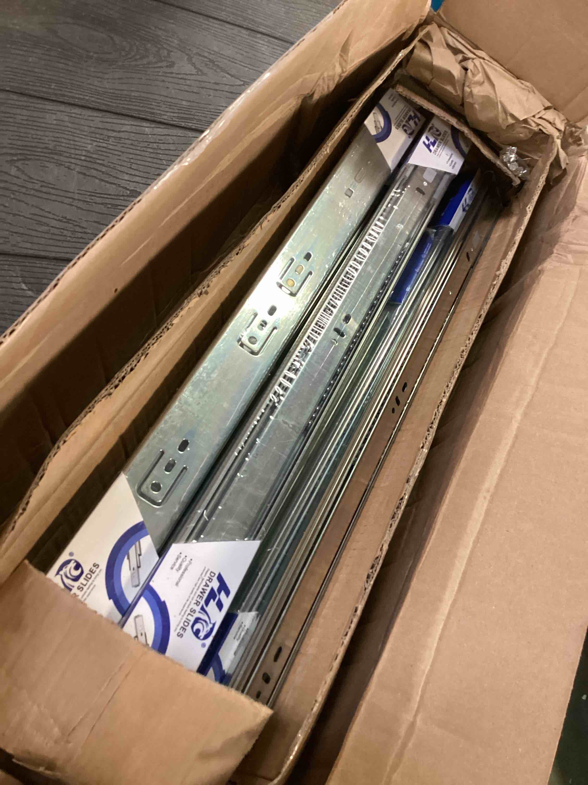 https://s3.amazonaws.com/lotting-images-prod/bidfta/RED6549025_1717092648105.jpeg