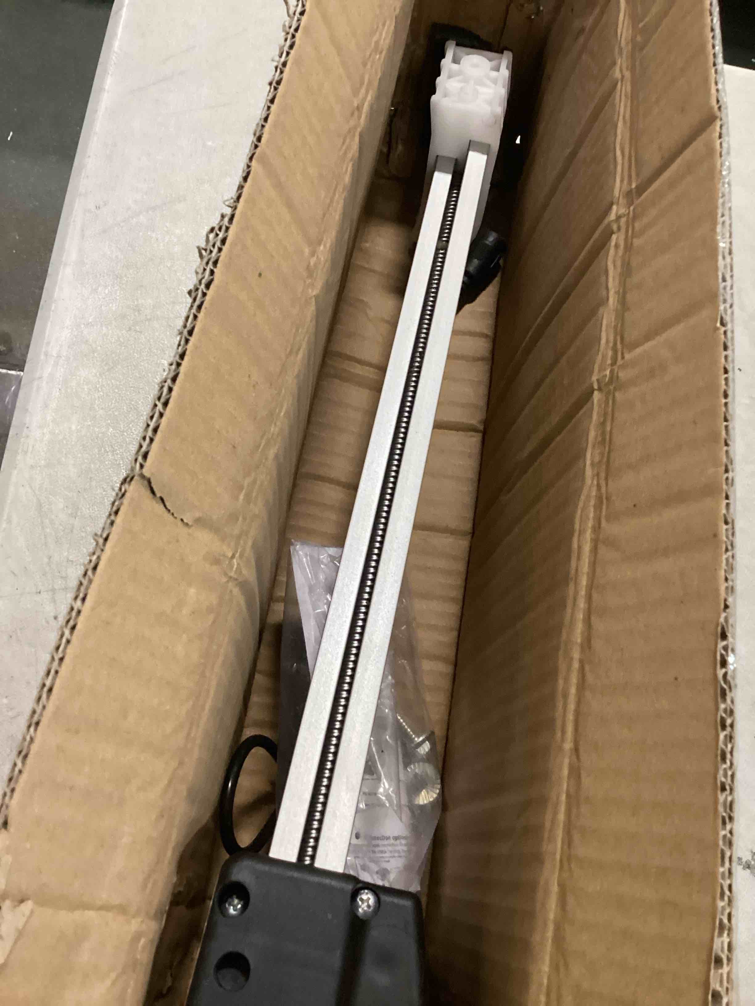 https://s3.amazonaws.com/lotting-images-prod/bidfta/RED6549122_1717161284270.jpeg