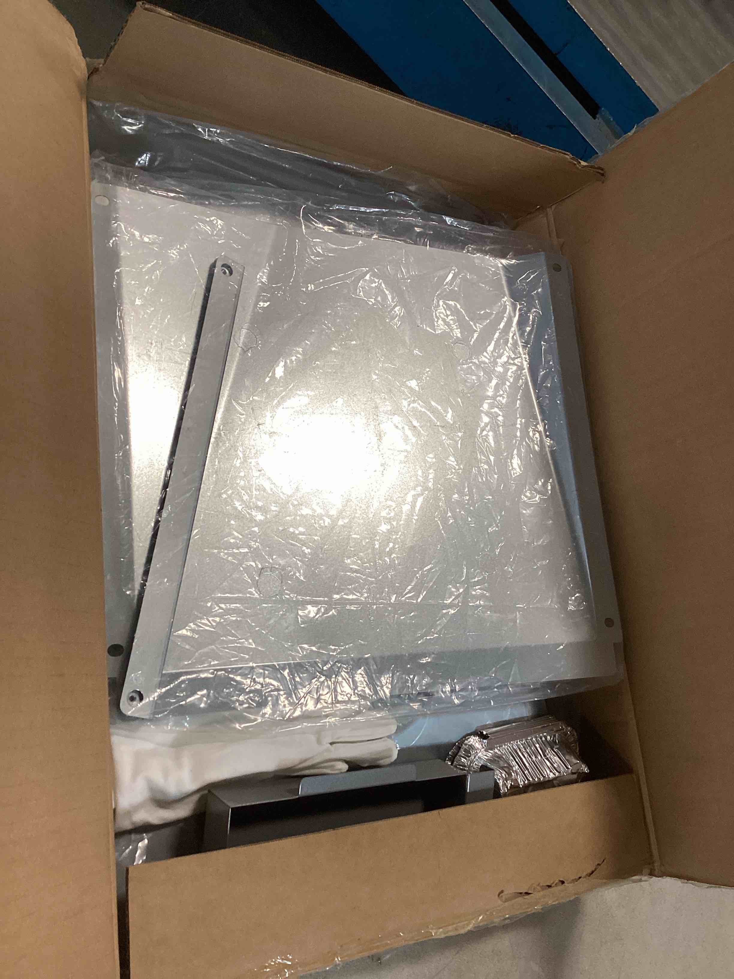https://s3.amazonaws.com/lotting-images-prod/bidfta/RED6549218_1717171491500.jpeg