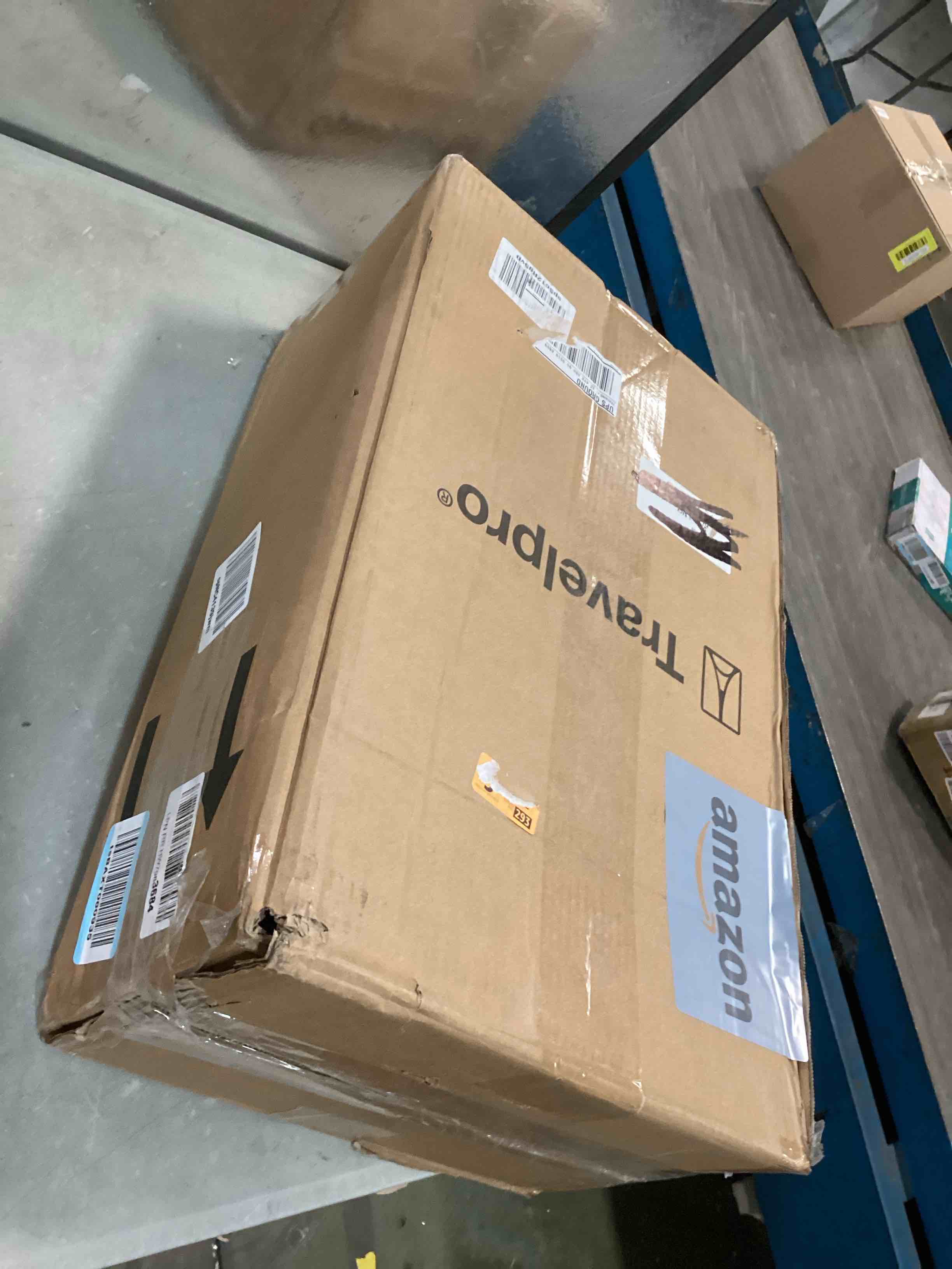 https://s3.amazonaws.com/lotting-images-prod/bidfta/RED6549394_1717251431425.jpeg