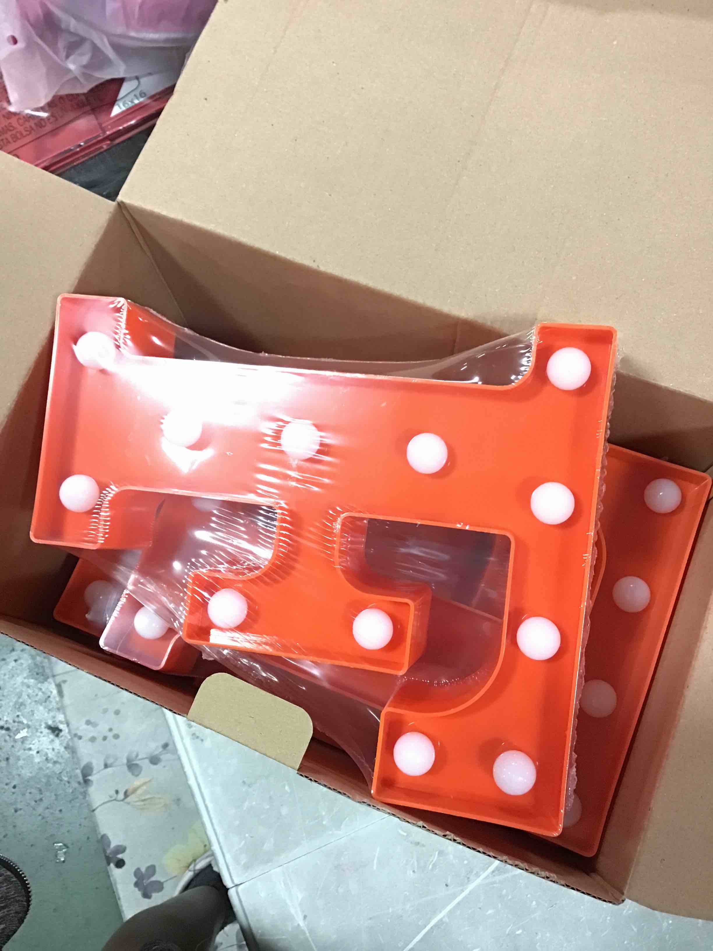 https://s3.amazonaws.com/lotting-images-prod/bidfta/RED6549491_1716909425855.jpeg