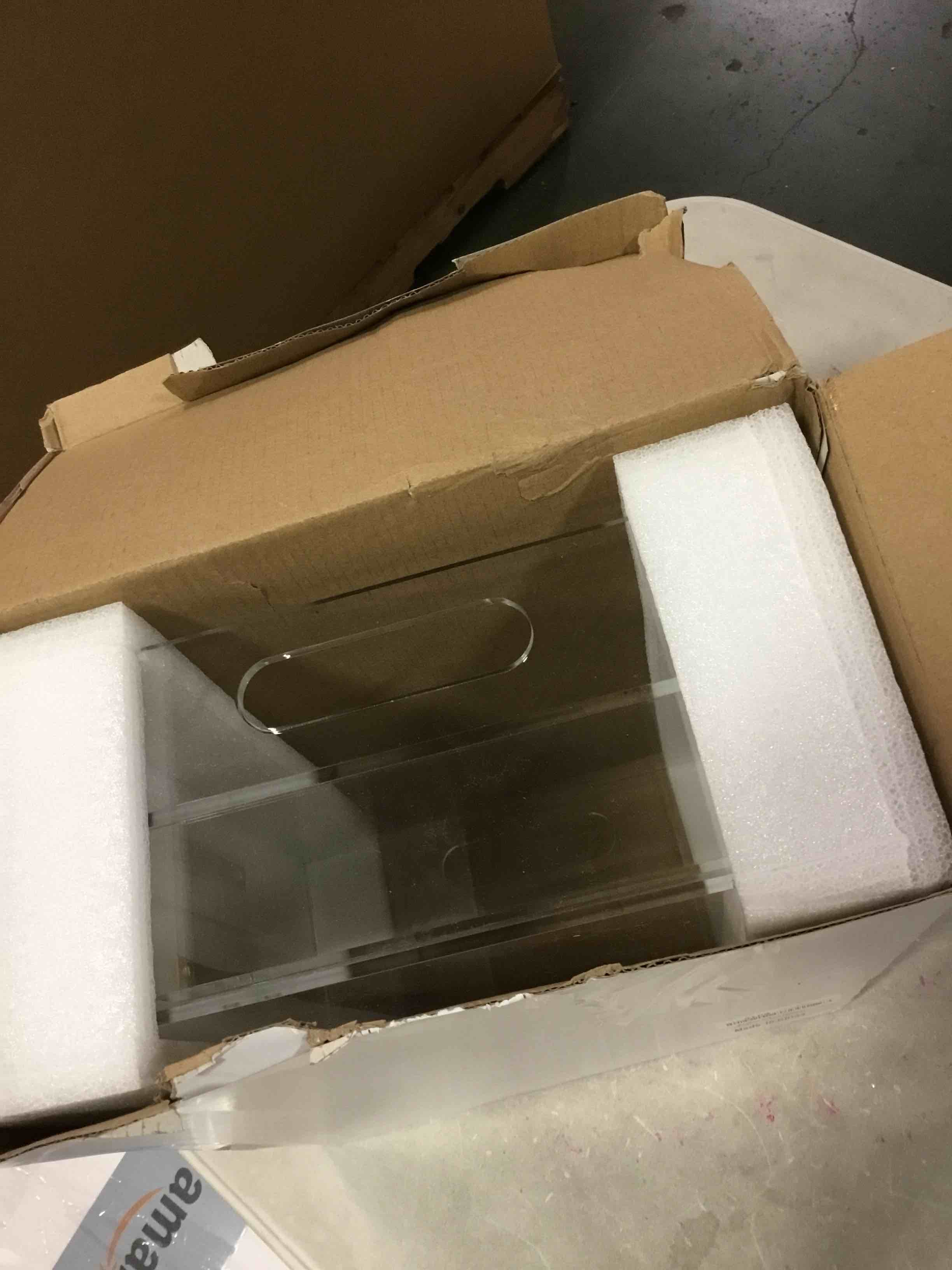 https://s3.amazonaws.com/lotting-images-prod/bidfta/RED6550196_1717080367676.jpeg