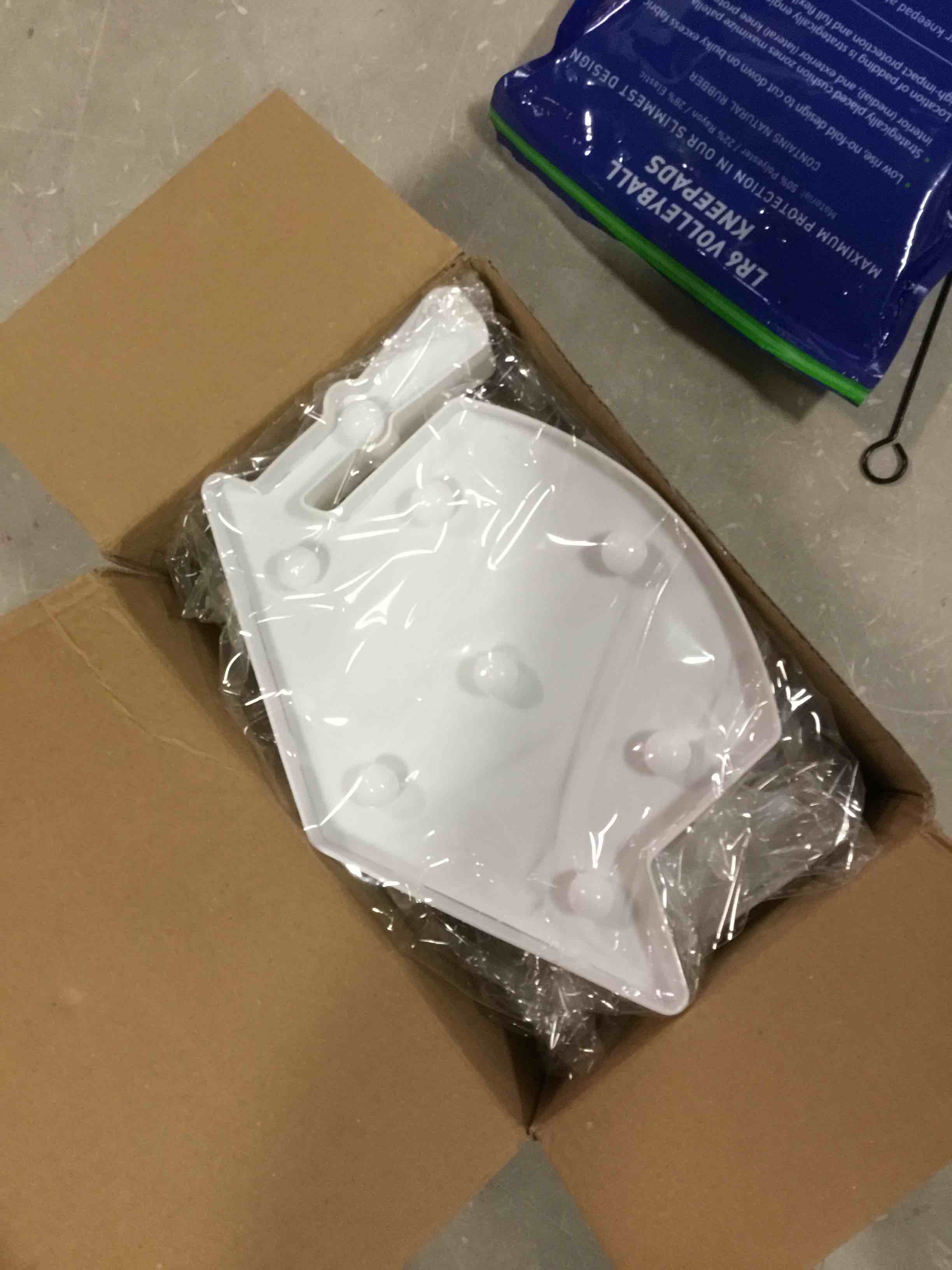 https://s3.amazonaws.com/lotting-images-prod/bidfta/RED6550255_1717087079283.jpeg