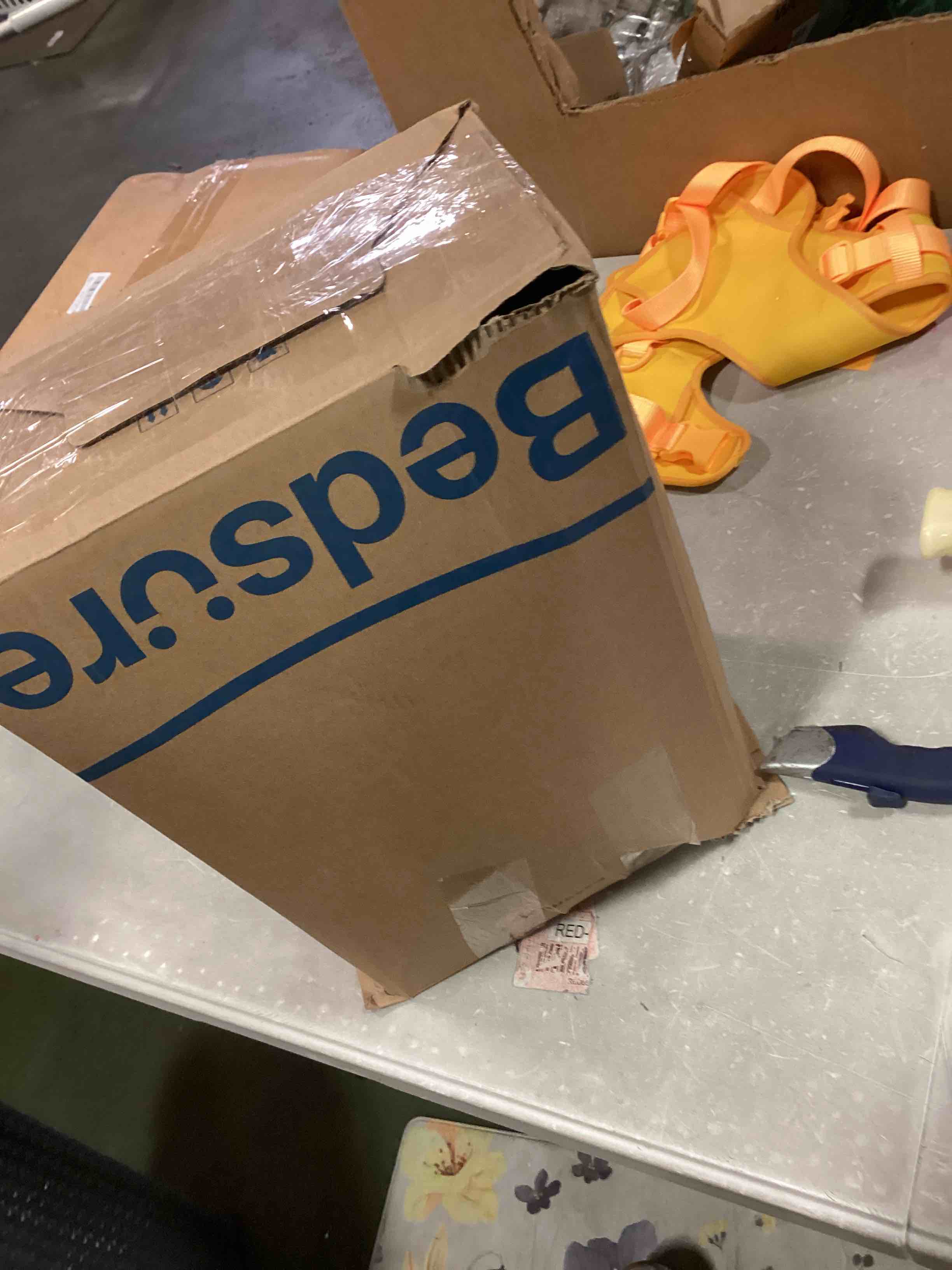 https://s3.amazonaws.com/lotting-images-prod/bidfta/RED6550548_1717165774682.jpeg