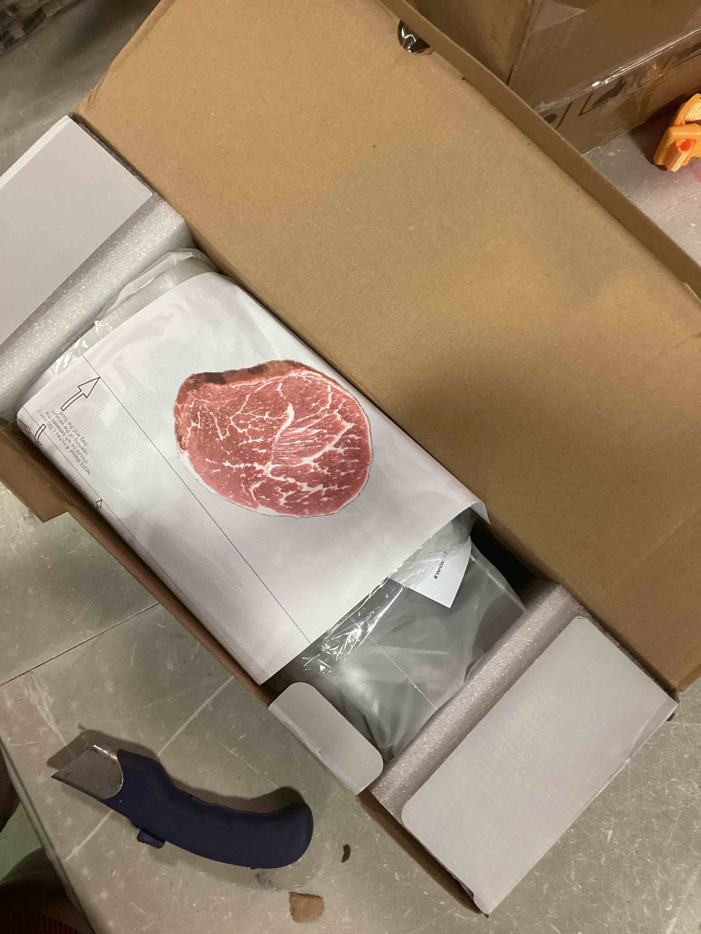 https://s3.amazonaws.com/lotting-images-prod/bidfta/RED6550557_1717166282220.jpeg
