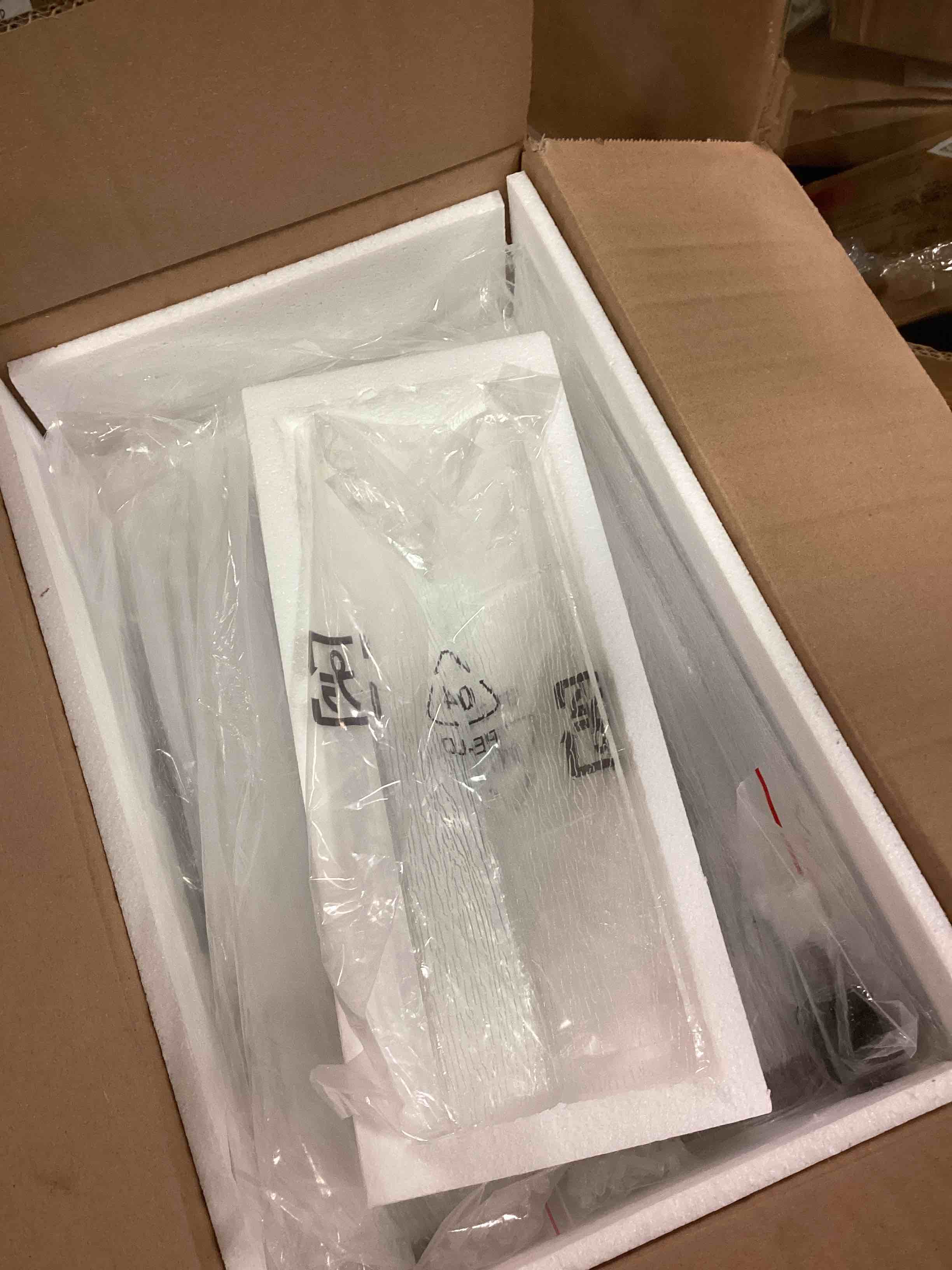 https://s3.amazonaws.com/lotting-images-prod/bidfta/RED6550559_1717166379338.jpeg