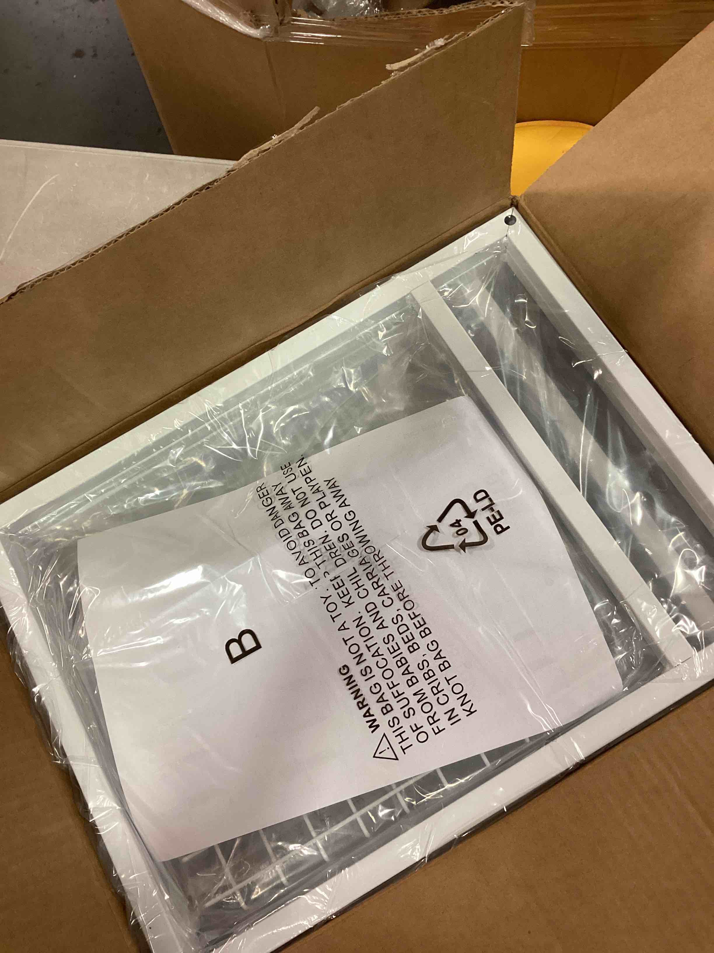 https://s3.amazonaws.com/lotting-images-prod/bidfta/RED6550560_1717166433065.jpeg