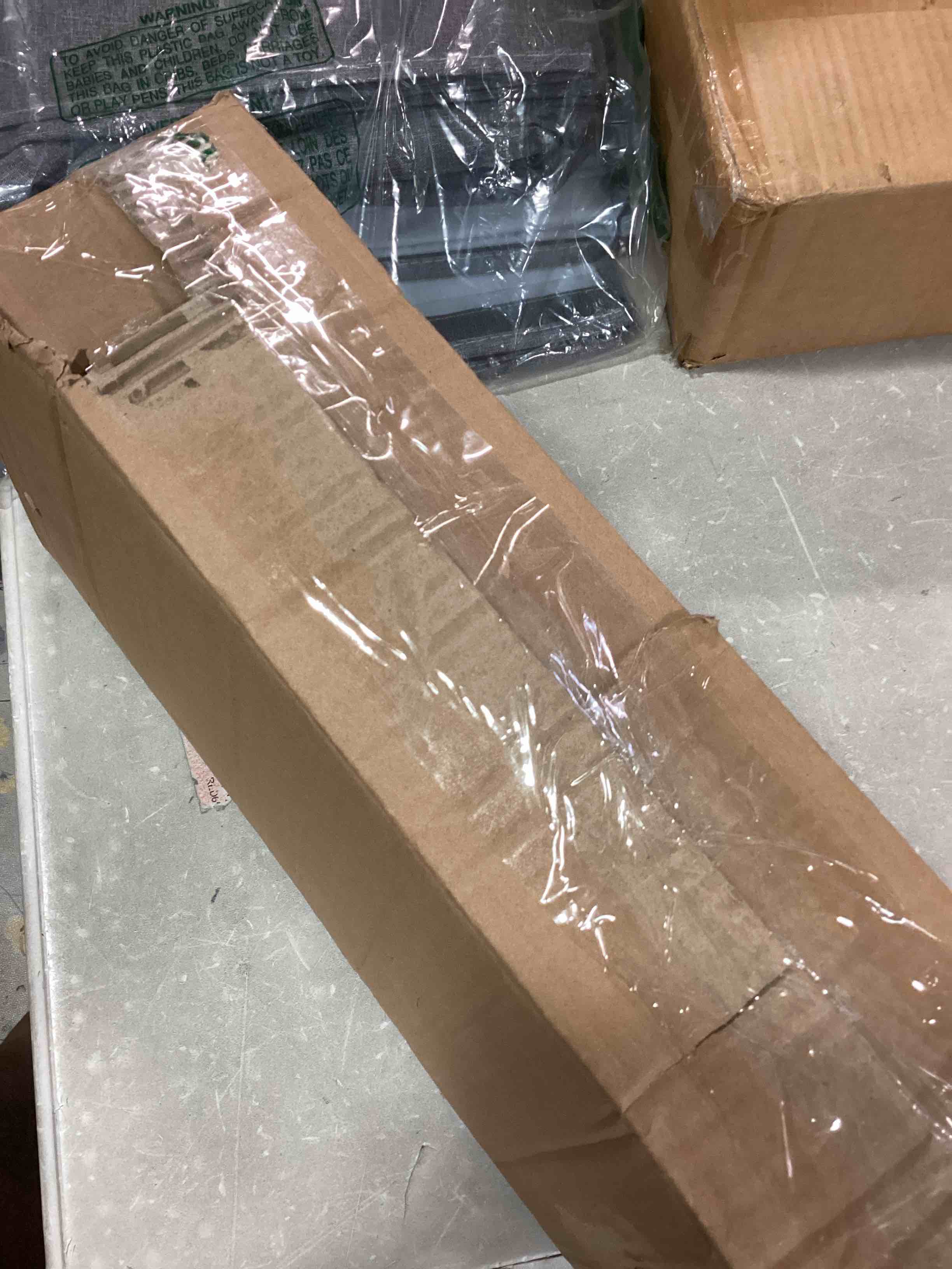 https://s3.amazonaws.com/lotting-images-prod/bidfta/RED6550675_1717176175683.jpeg