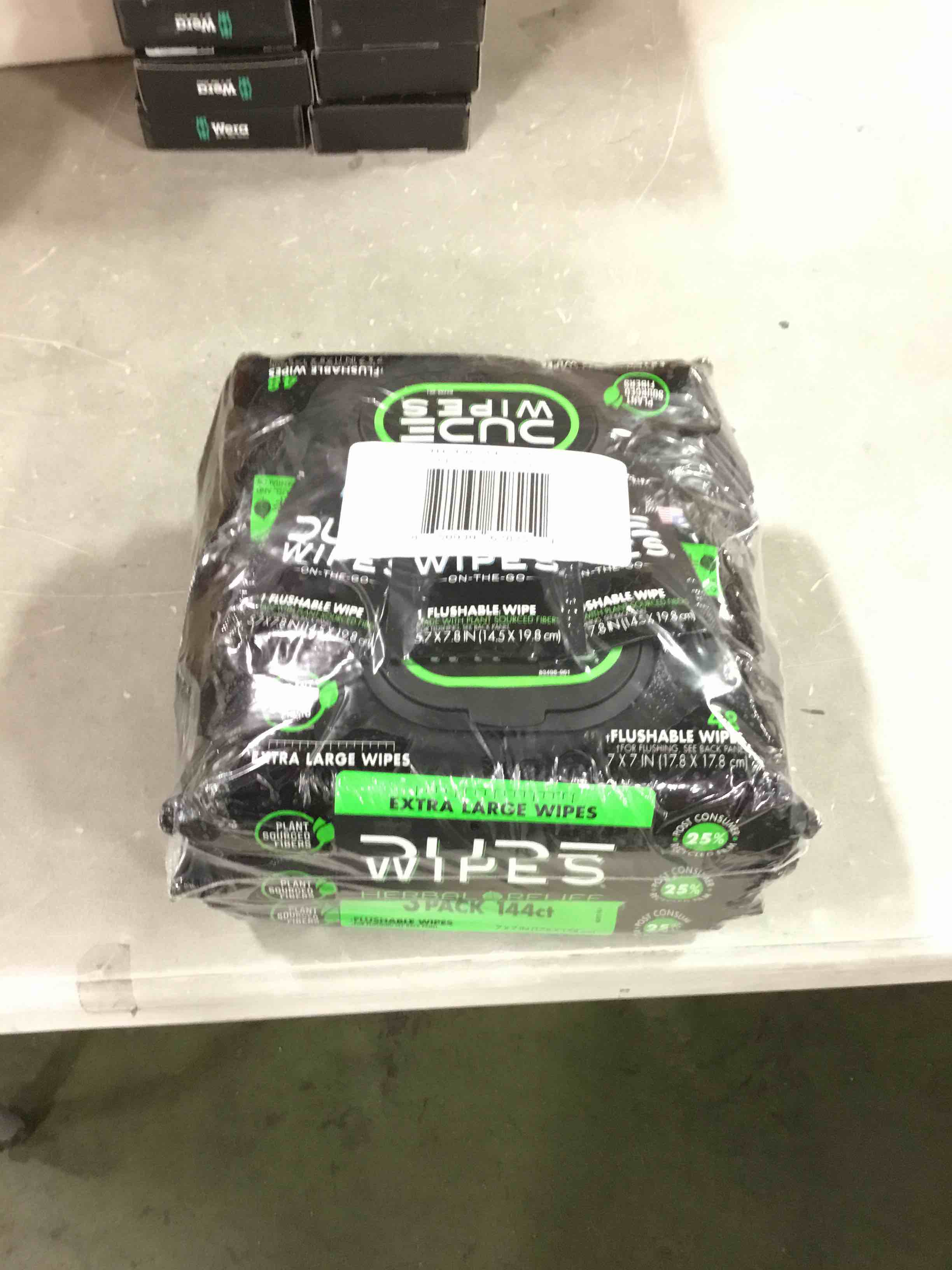 https://s3.amazonaws.com/lotting-images-prod/bidfta/RED6550964_1716637277689.jpeg