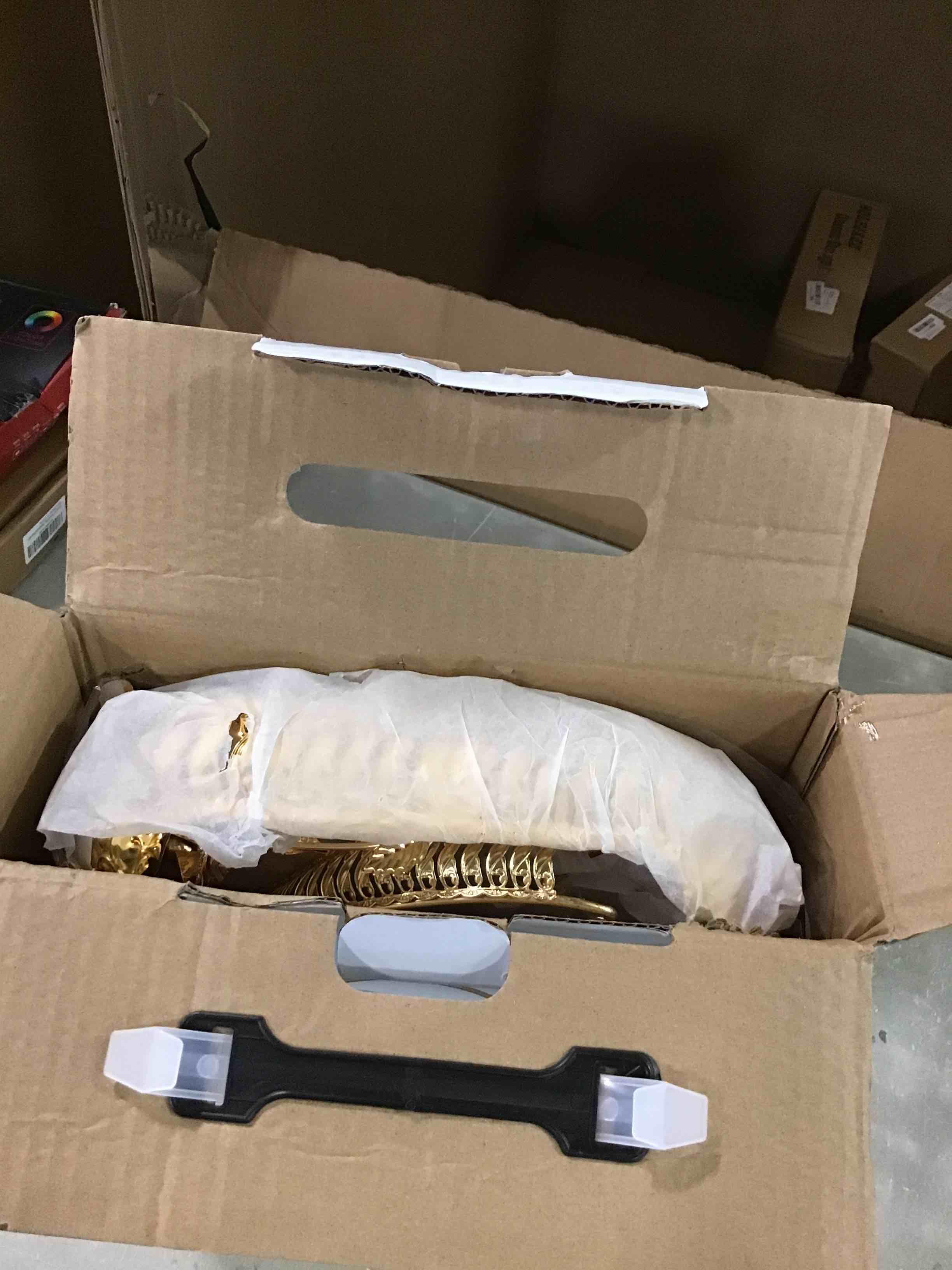 https://s3.amazonaws.com/lotting-images-prod/bidfta/RED6551168_1716900453836.jpeg