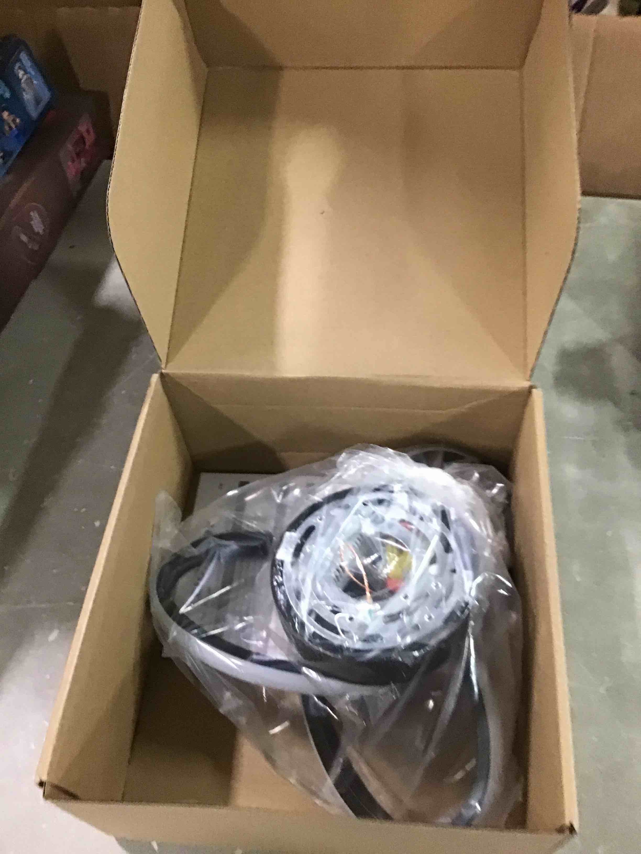 https://s3.amazonaws.com/lotting-images-prod/bidfta/RED6551218_1716903327365.jpeg