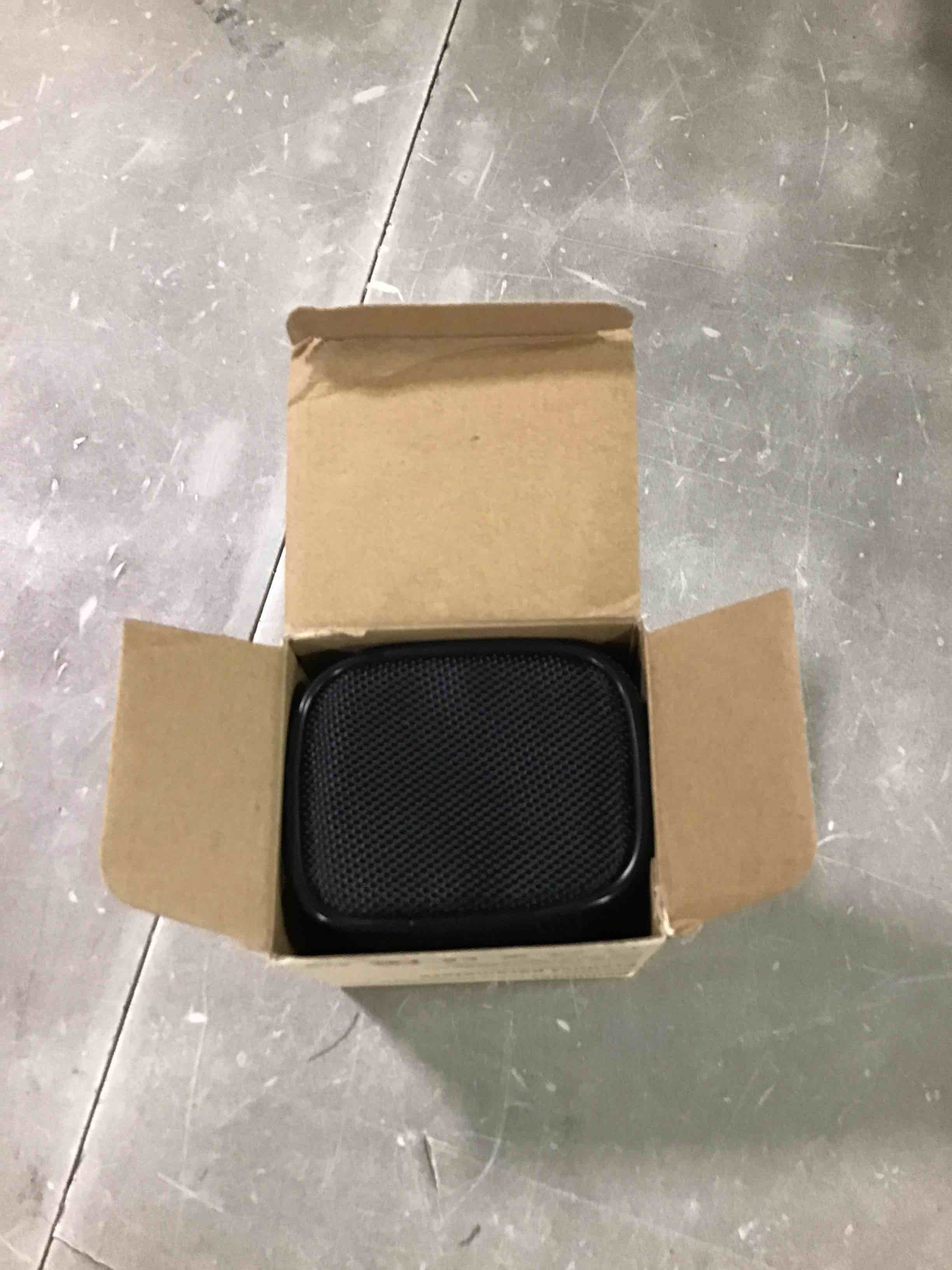 https://s3.amazonaws.com/lotting-images-prod/bidfta/RED6551235_1716904196551.jpeg