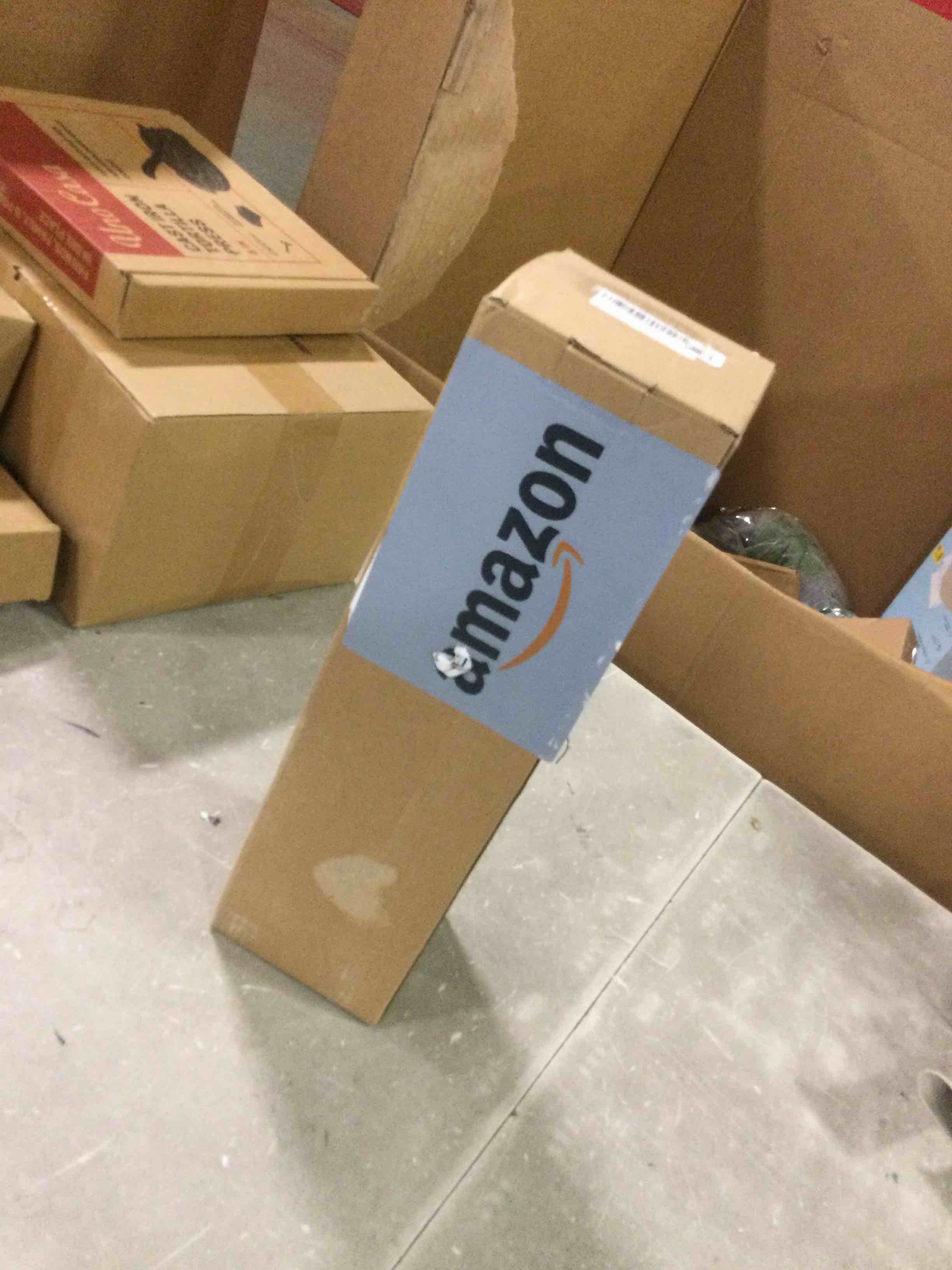 https://s3.amazonaws.com/lotting-images-prod/bidfta/RED6551336_1716922457749.jpeg