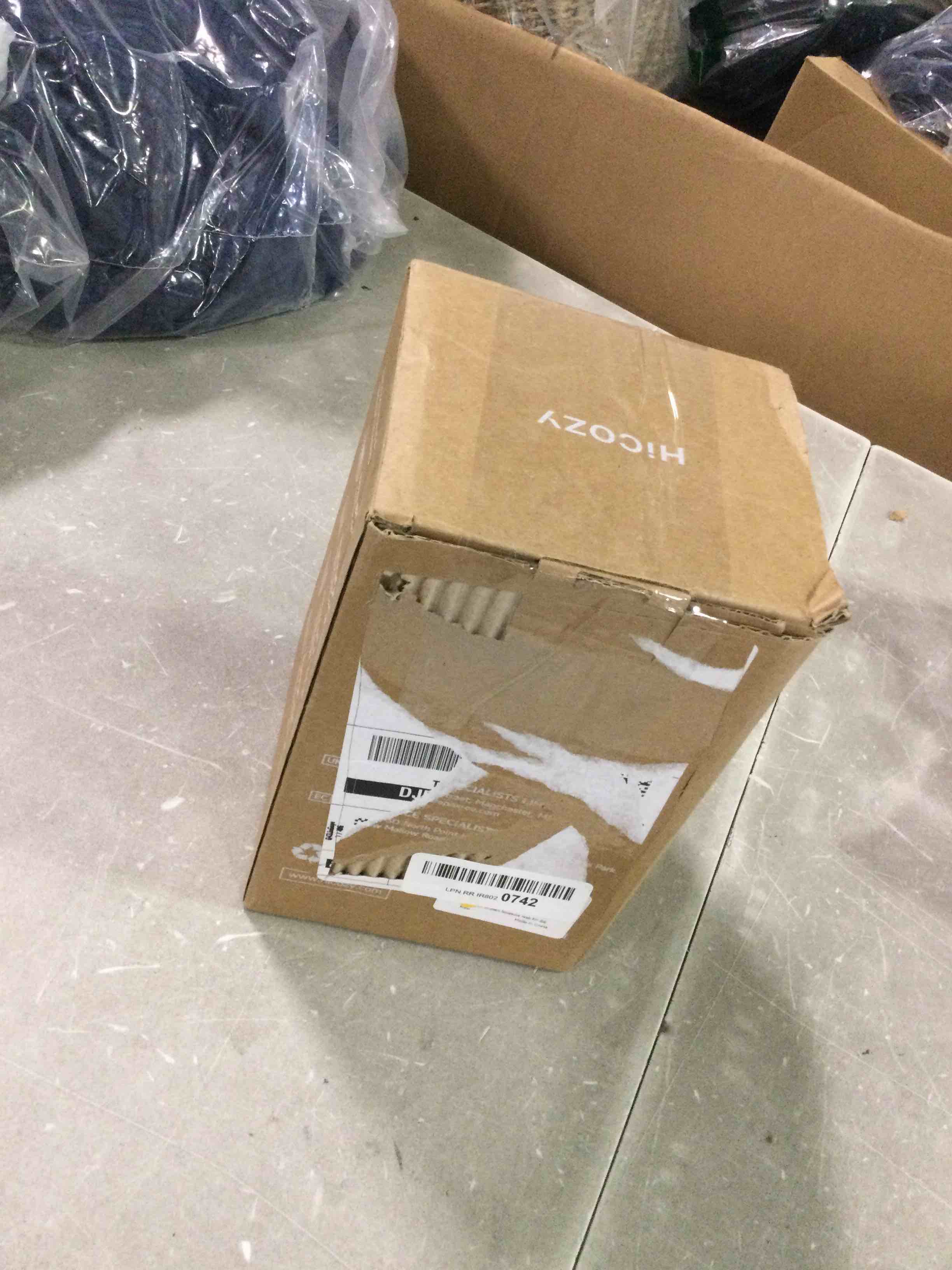 https://s3.amazonaws.com/lotting-images-prod/bidfta/RED6551373_1716925556977.jpeg