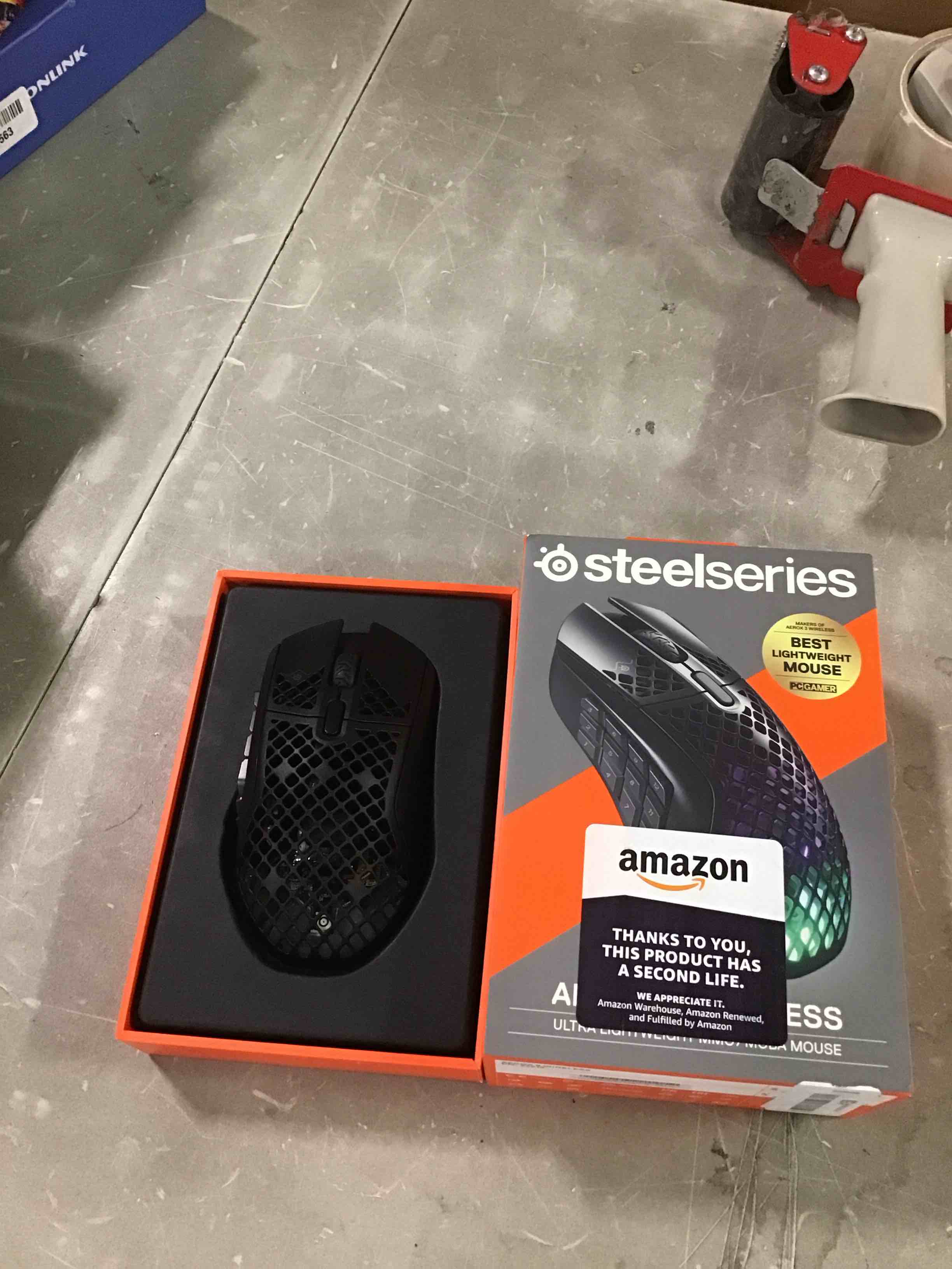 https://s3.amazonaws.com/lotting-images-prod/bidfta/RED6551770_1717084621008.jpeg