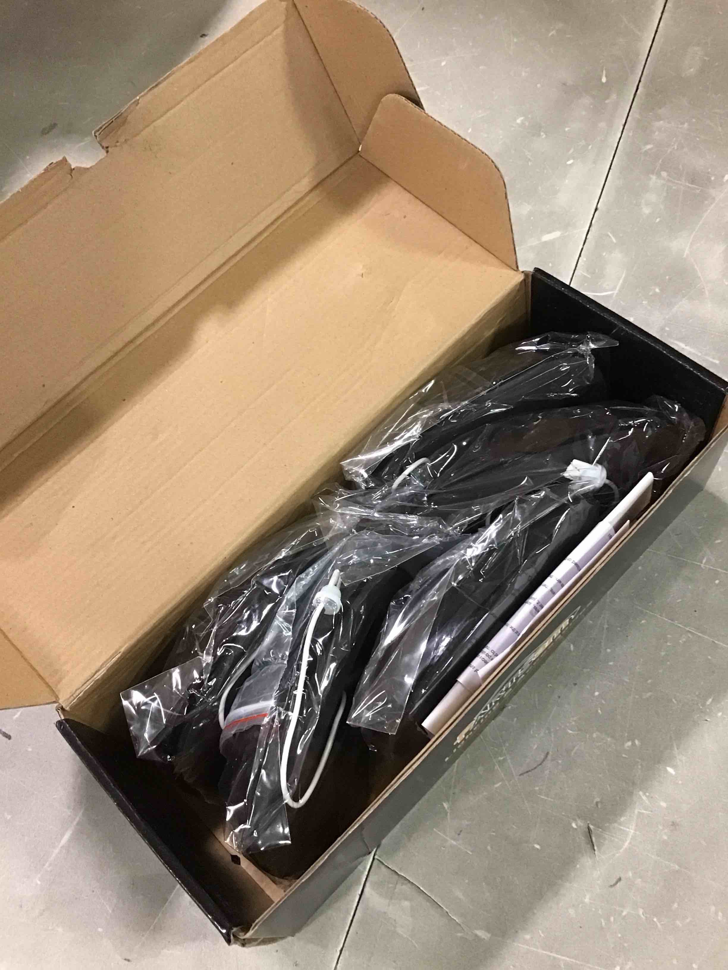 https://s3.amazonaws.com/lotting-images-prod/bidfta/RED6551792_1717088372017.jpeg