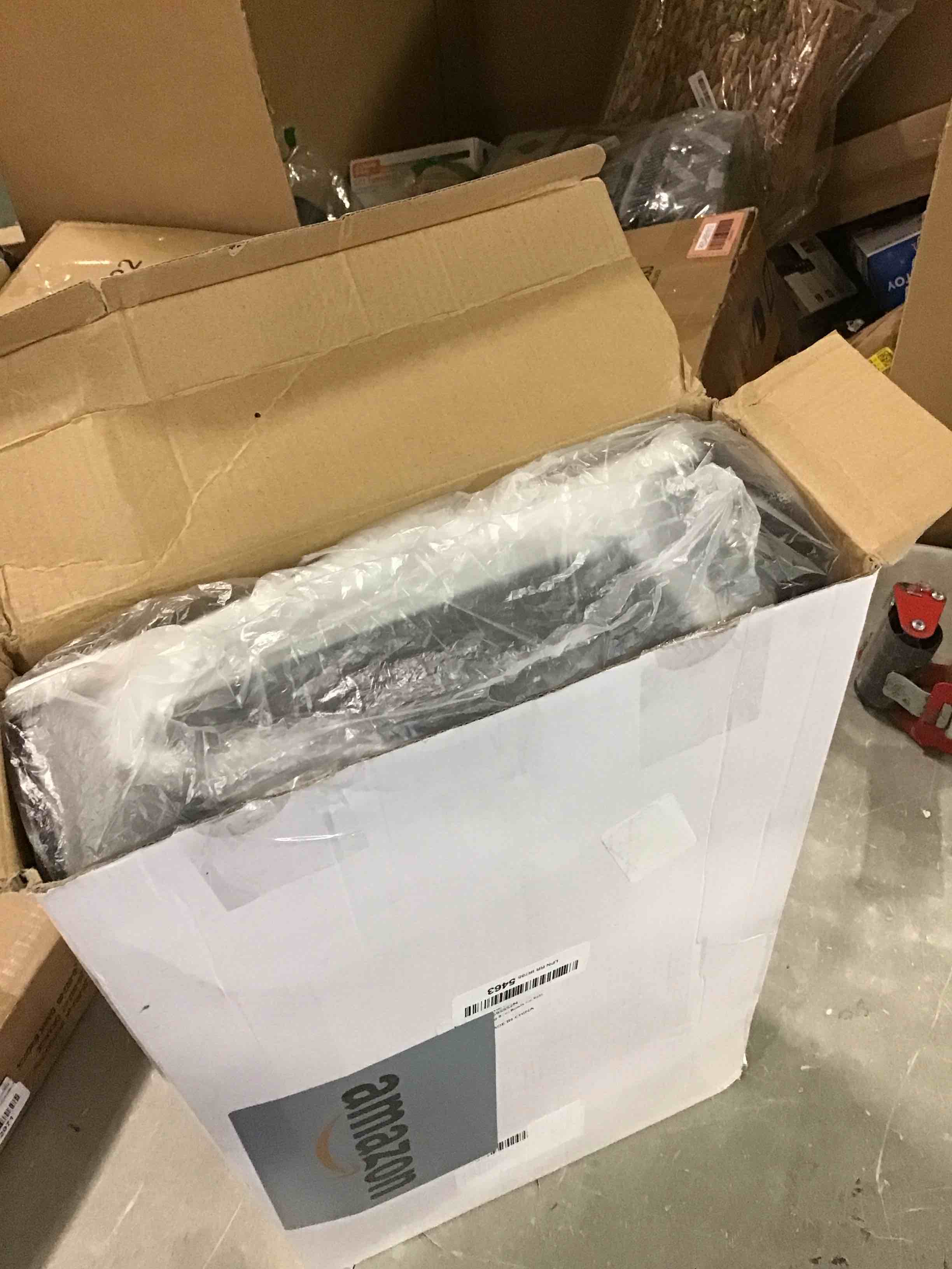 https://s3.amazonaws.com/lotting-images-prod/bidfta/RED6551813_1717089624628.jpeg
