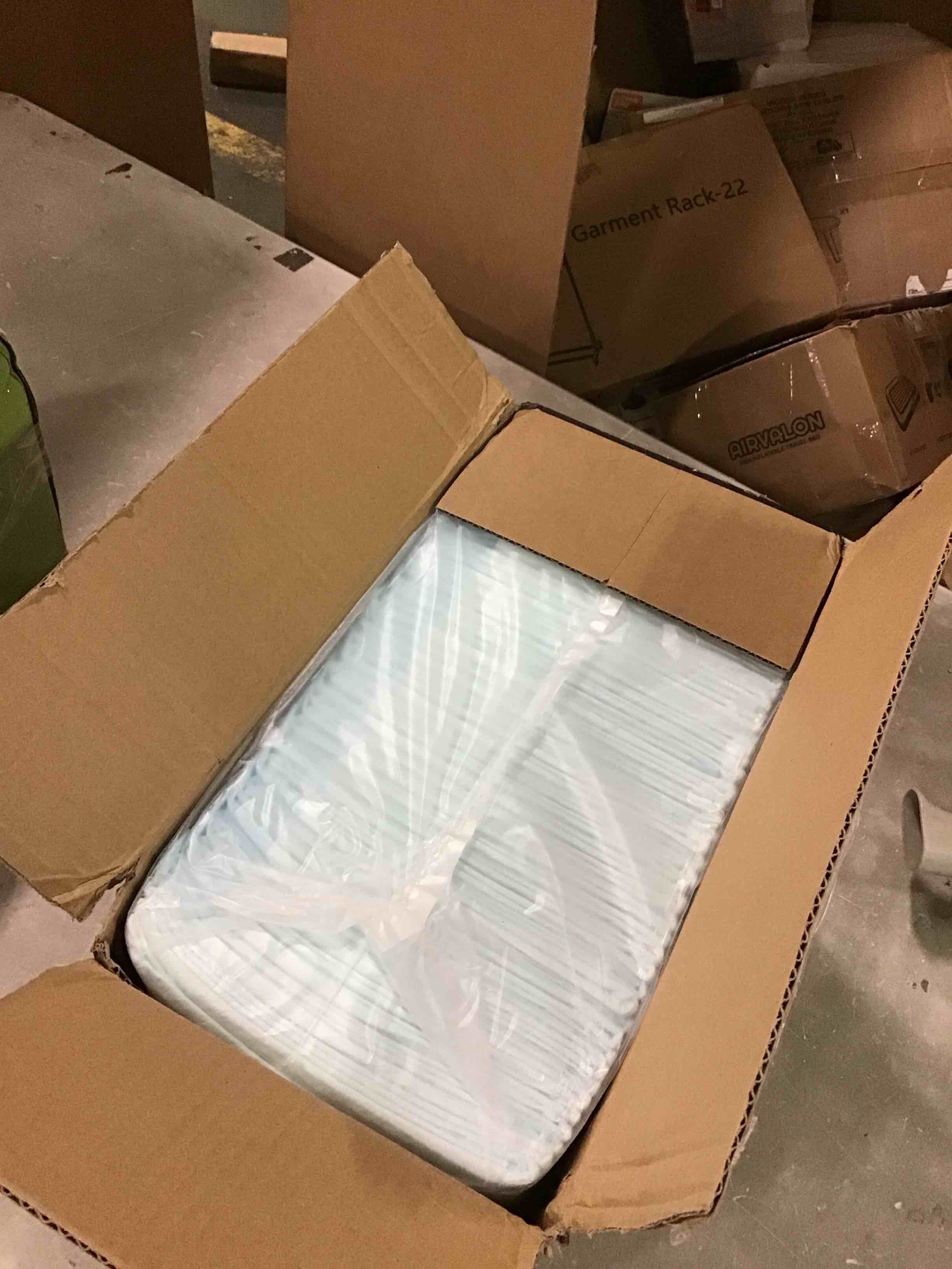 https://s3.amazonaws.com/lotting-images-prod/bidfta/RED6551818_1717090265007.jpeg