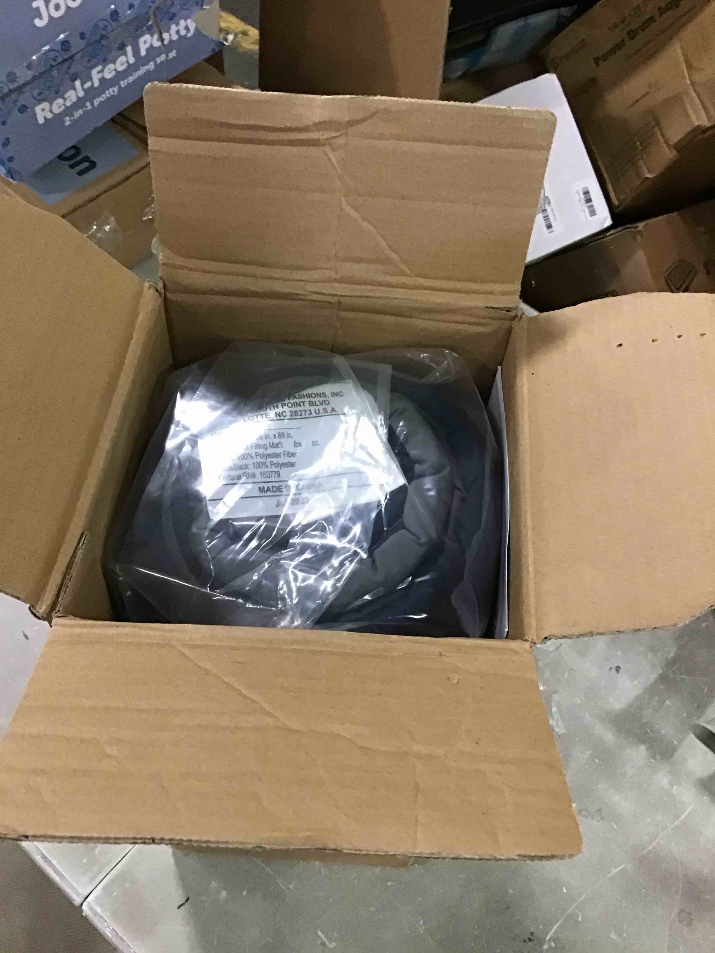 https://s3.amazonaws.com/lotting-images-prod/bidfta/RED6551826_1717091118135.jpeg