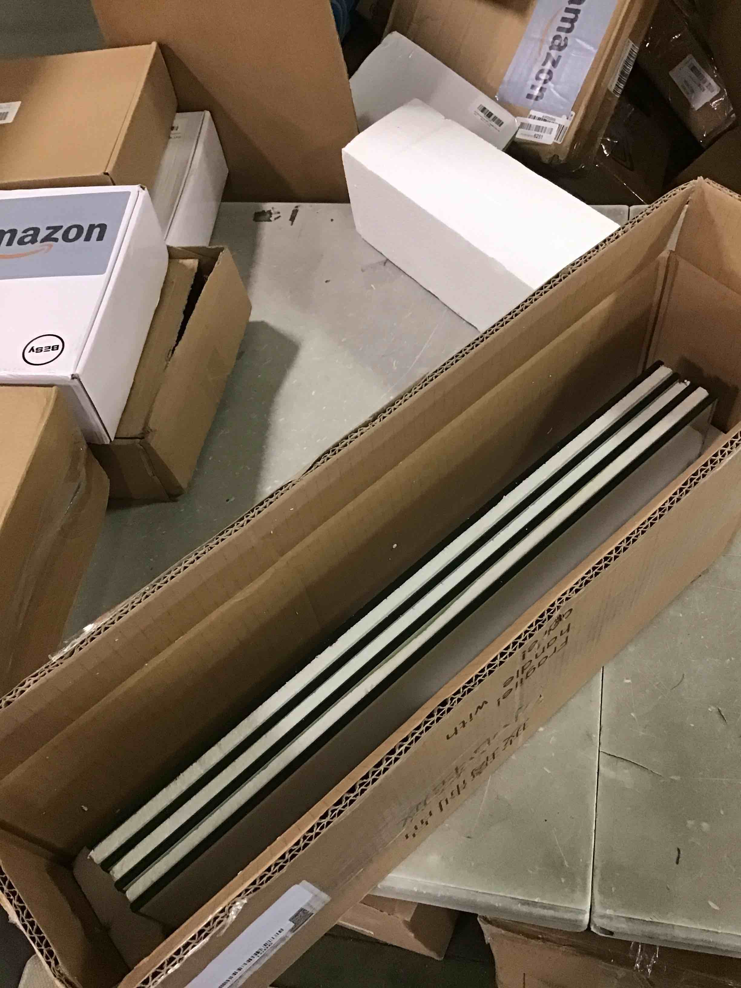 https://s3.amazonaws.com/lotting-images-prod/bidfta/RED6551841_1717094350147.jpeg