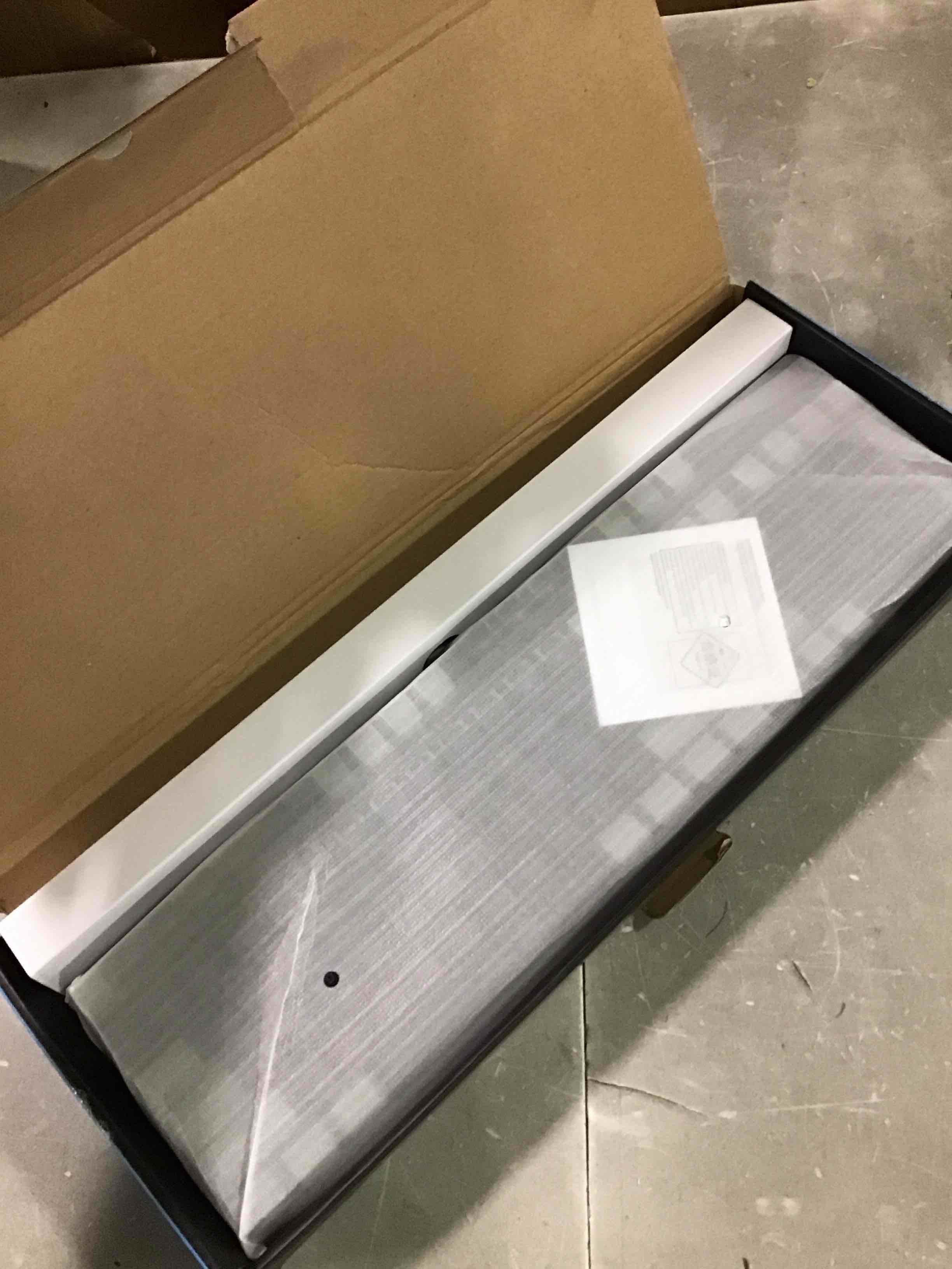 https://s3.amazonaws.com/lotting-images-prod/bidfta/RED6551906_1717098693071.jpeg