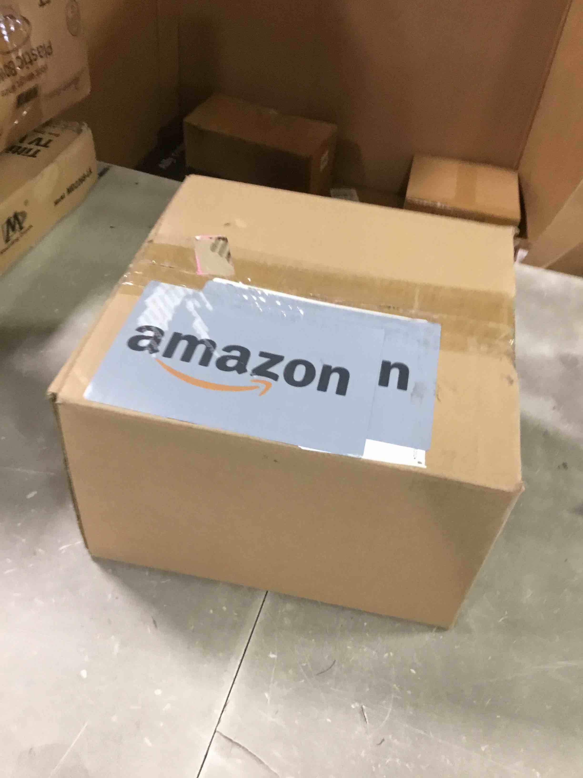 https://s3.amazonaws.com/lotting-images-prod/bidfta/RED6552040_1717166993261.jpeg