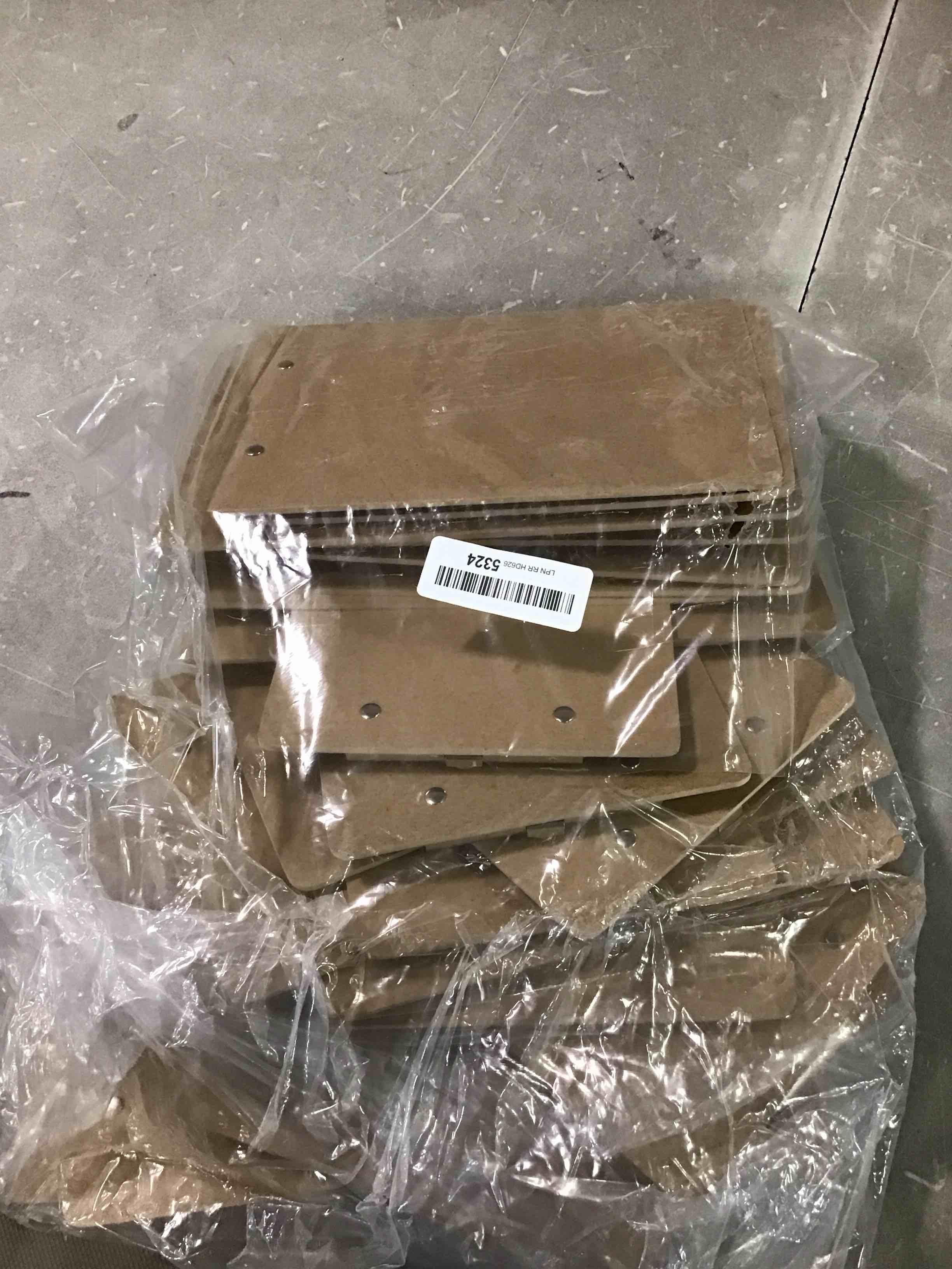 https://s3.amazonaws.com/lotting-images-prod/bidfta/RED6552193_1717182512918.jpeg