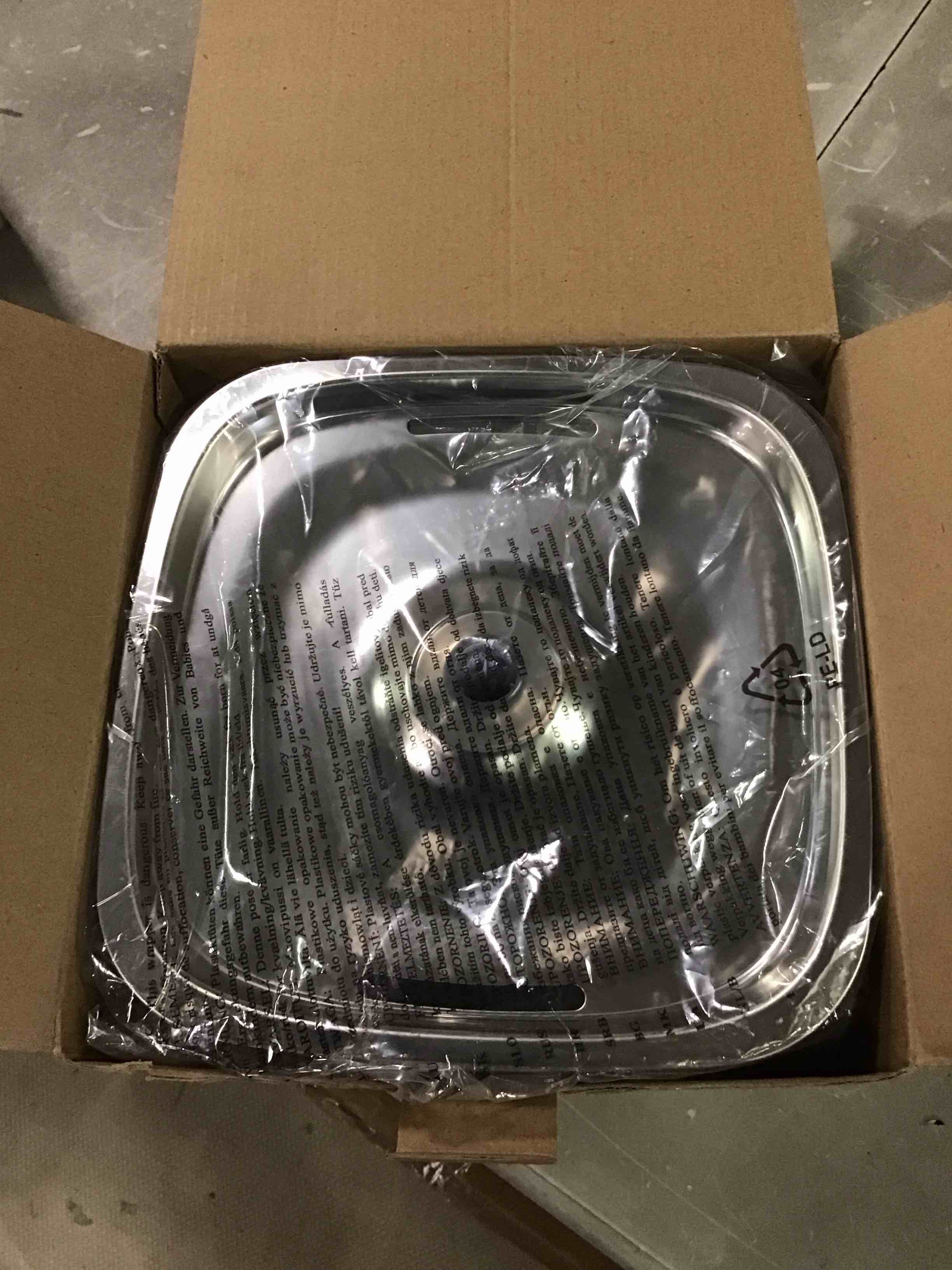 https://s3.amazonaws.com/lotting-images-prod/bidfta/RED6552206_1717183590842.jpeg