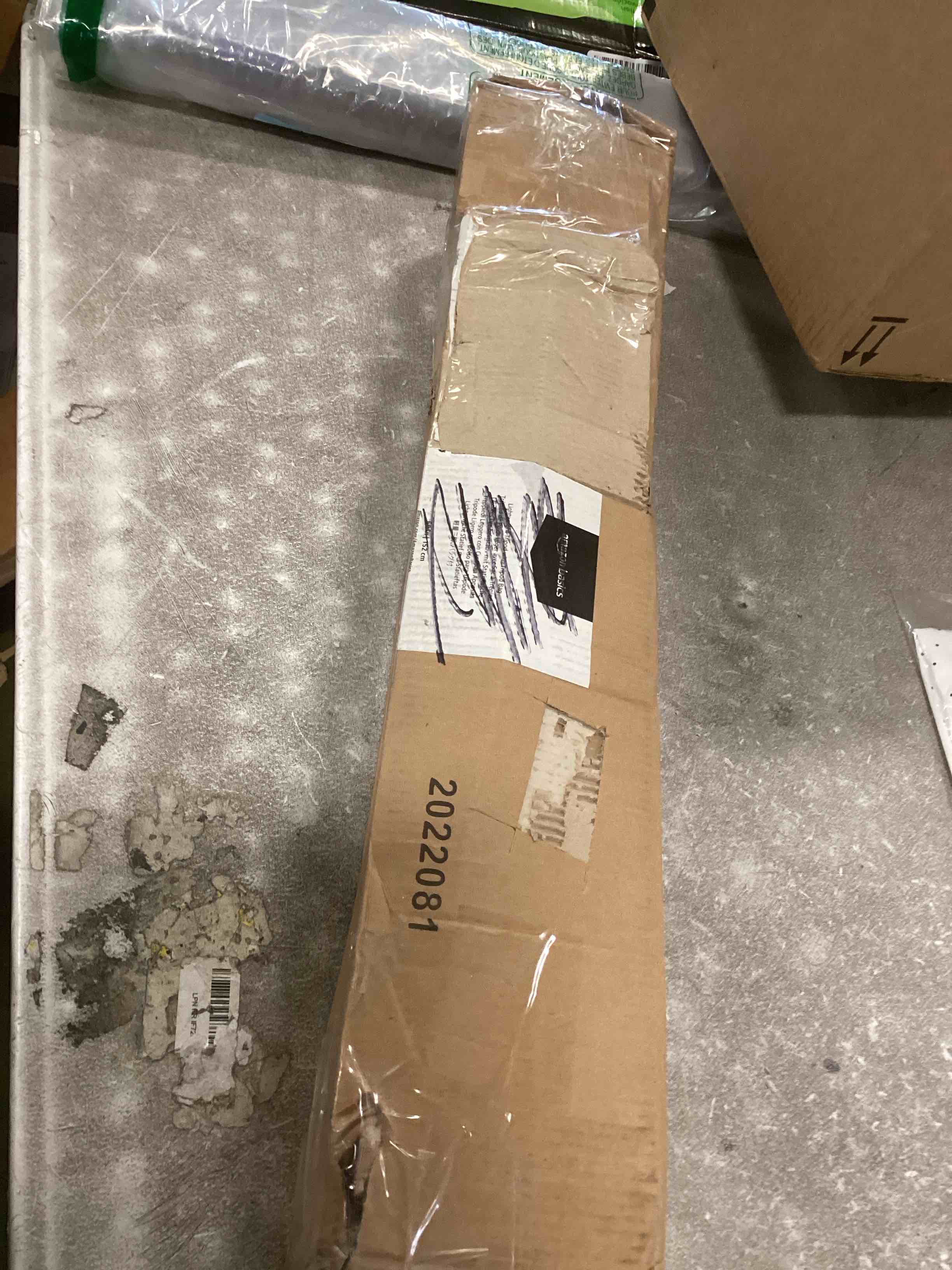 https://s3.amazonaws.com/lotting-images-prod/bidfta/RED6552714_1716910098894.jpeg