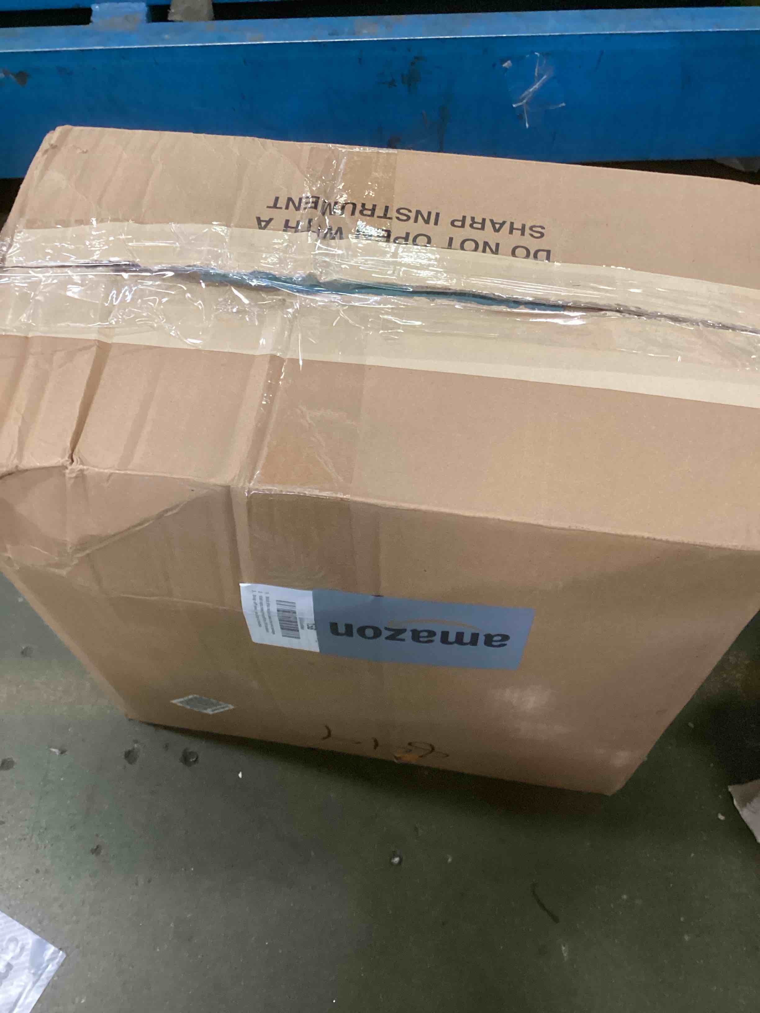 https://s3.amazonaws.com/lotting-images-prod/bidfta/RED6552984_1716999414036.jpeg