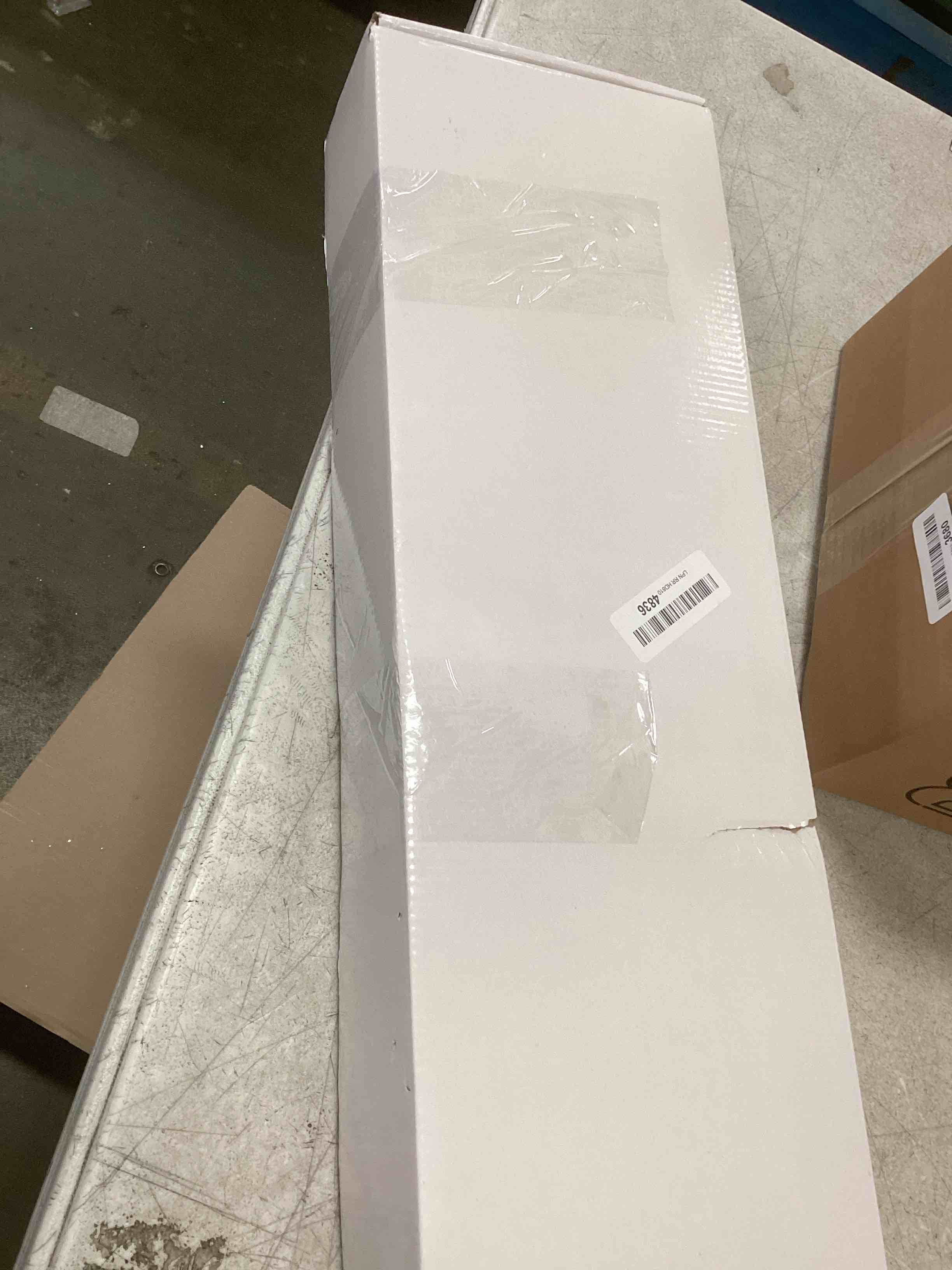 https://s3.amazonaws.com/lotting-images-prod/bidfta/RED6553512_1717246381678.jpeg