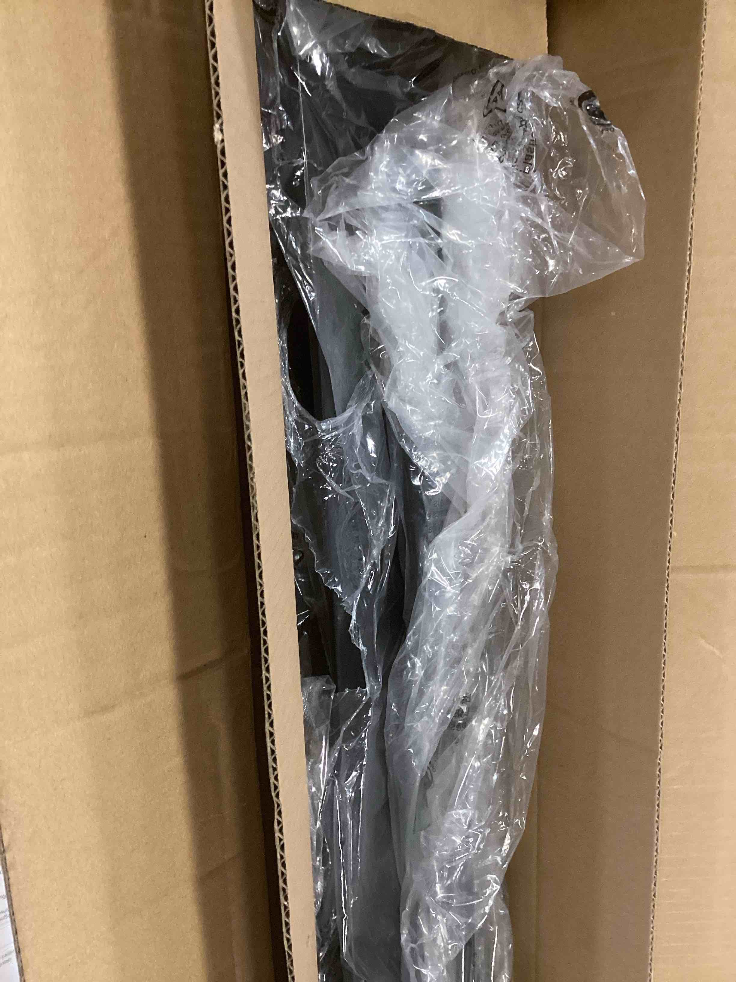 https://s3.amazonaws.com/lotting-images-prod/bidfta/RED6553616_1717258507636.jpeg