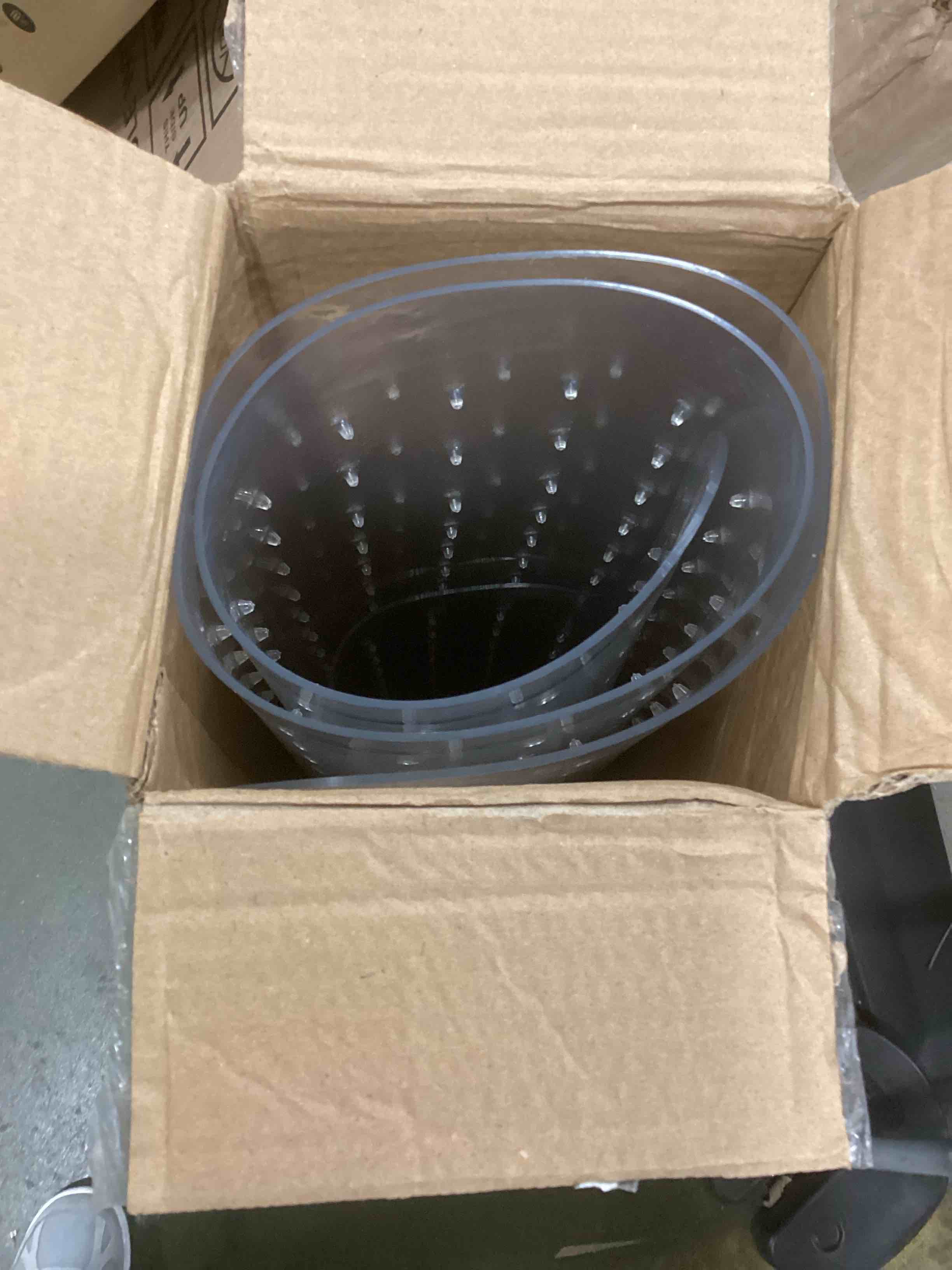 https://s3.amazonaws.com/lotting-images-prod/bidfta/RED6553921_1717416510073.jpeg