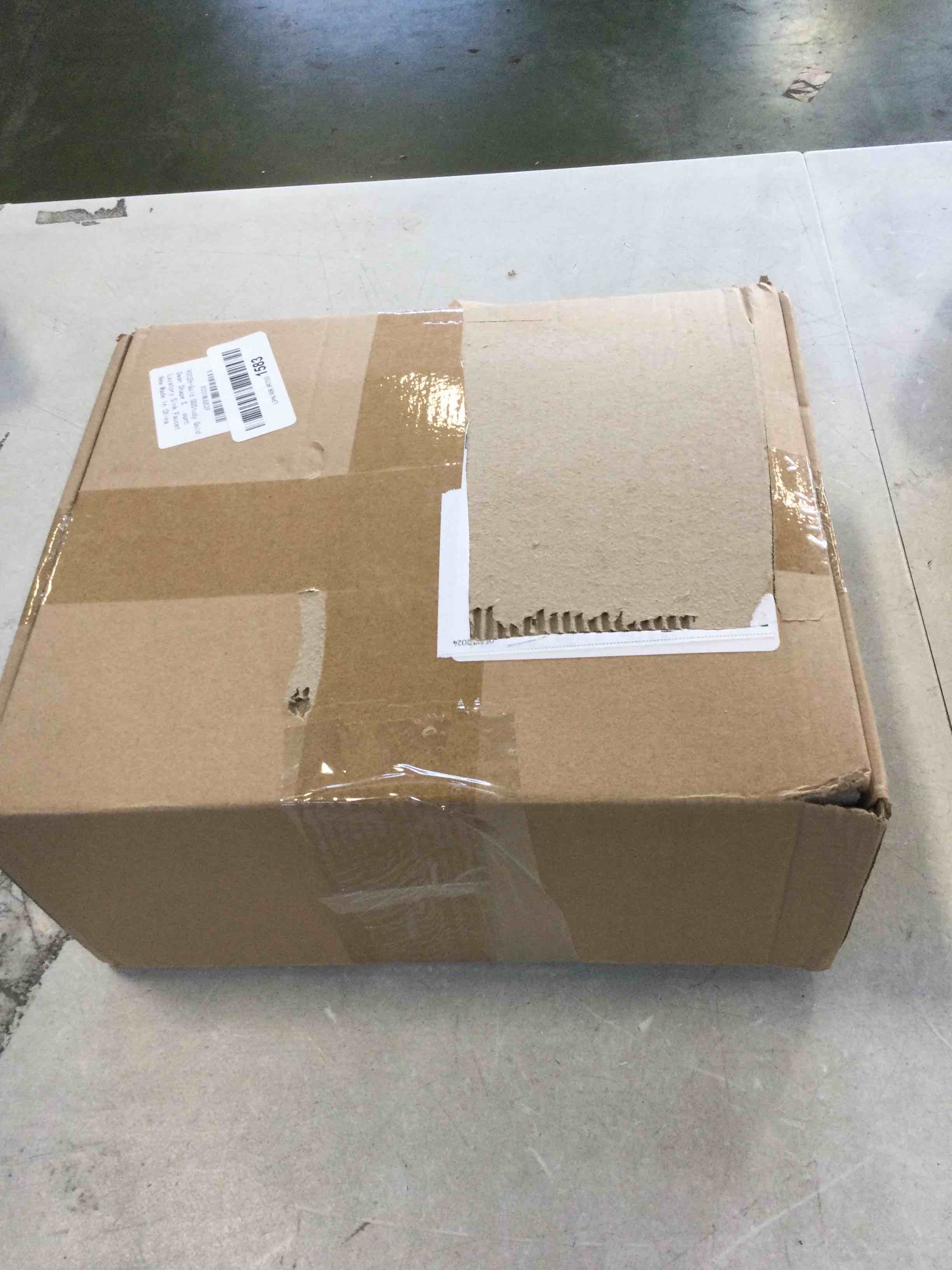 https://s3.amazonaws.com/lotting-images-prod/bidfta/RED6557013_1716901210593.jpeg