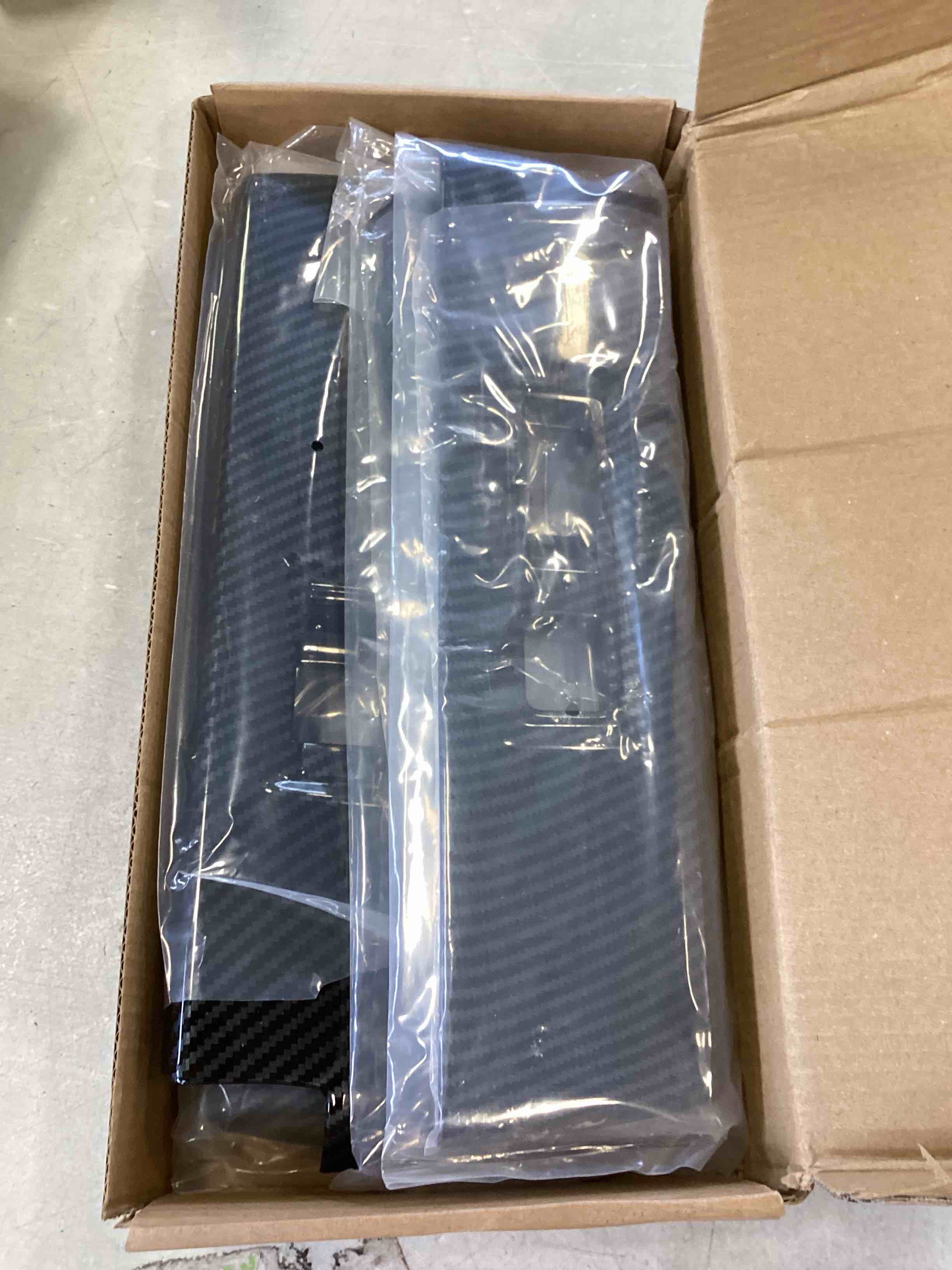 https://s3.amazonaws.com/lotting-images-prod/bidfta/RED6558127_1717180140397.jpeg