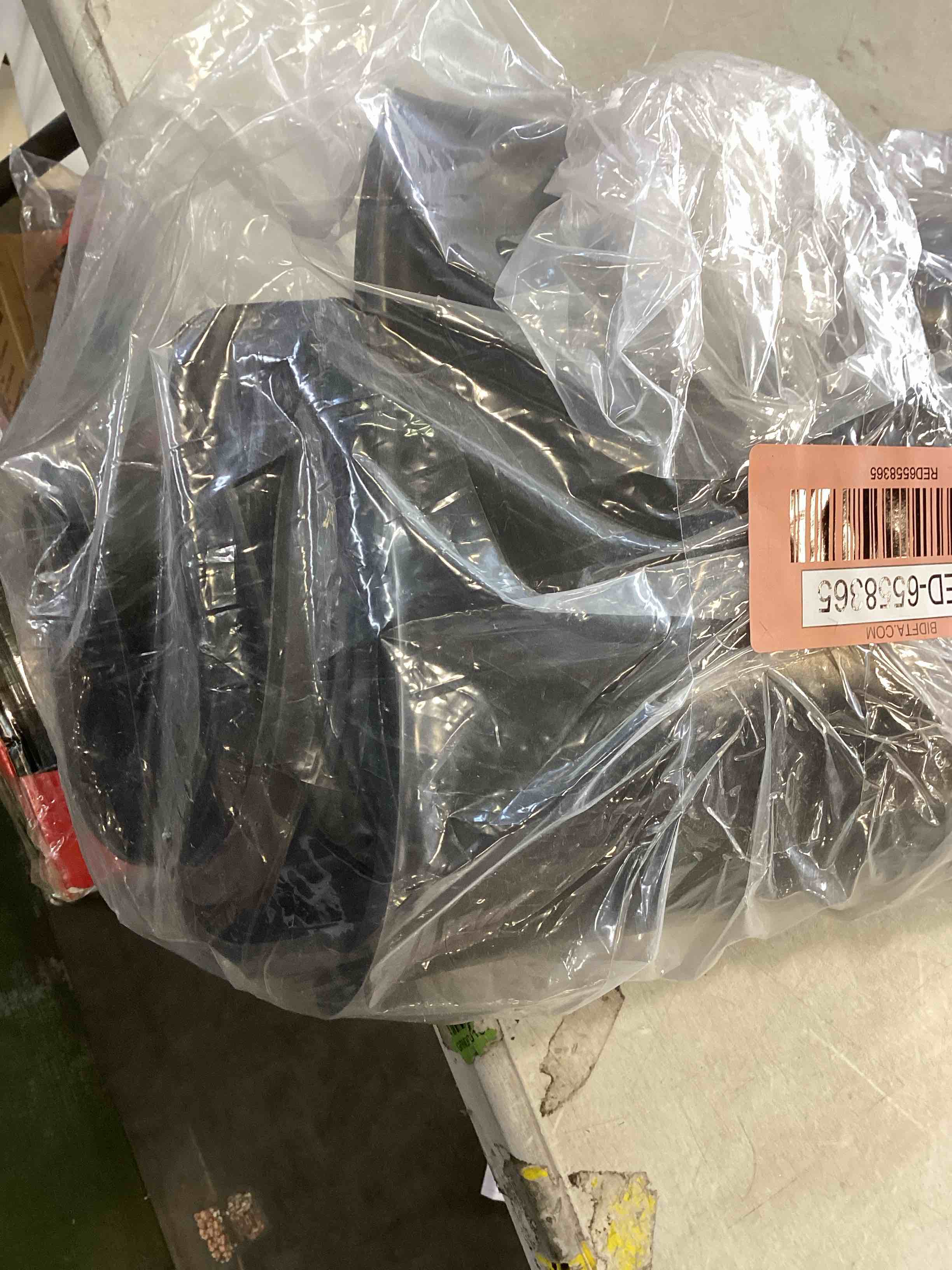 https://s3.amazonaws.com/lotting-images-prod/bidfta/RED6558365_1717251027597.jpeg