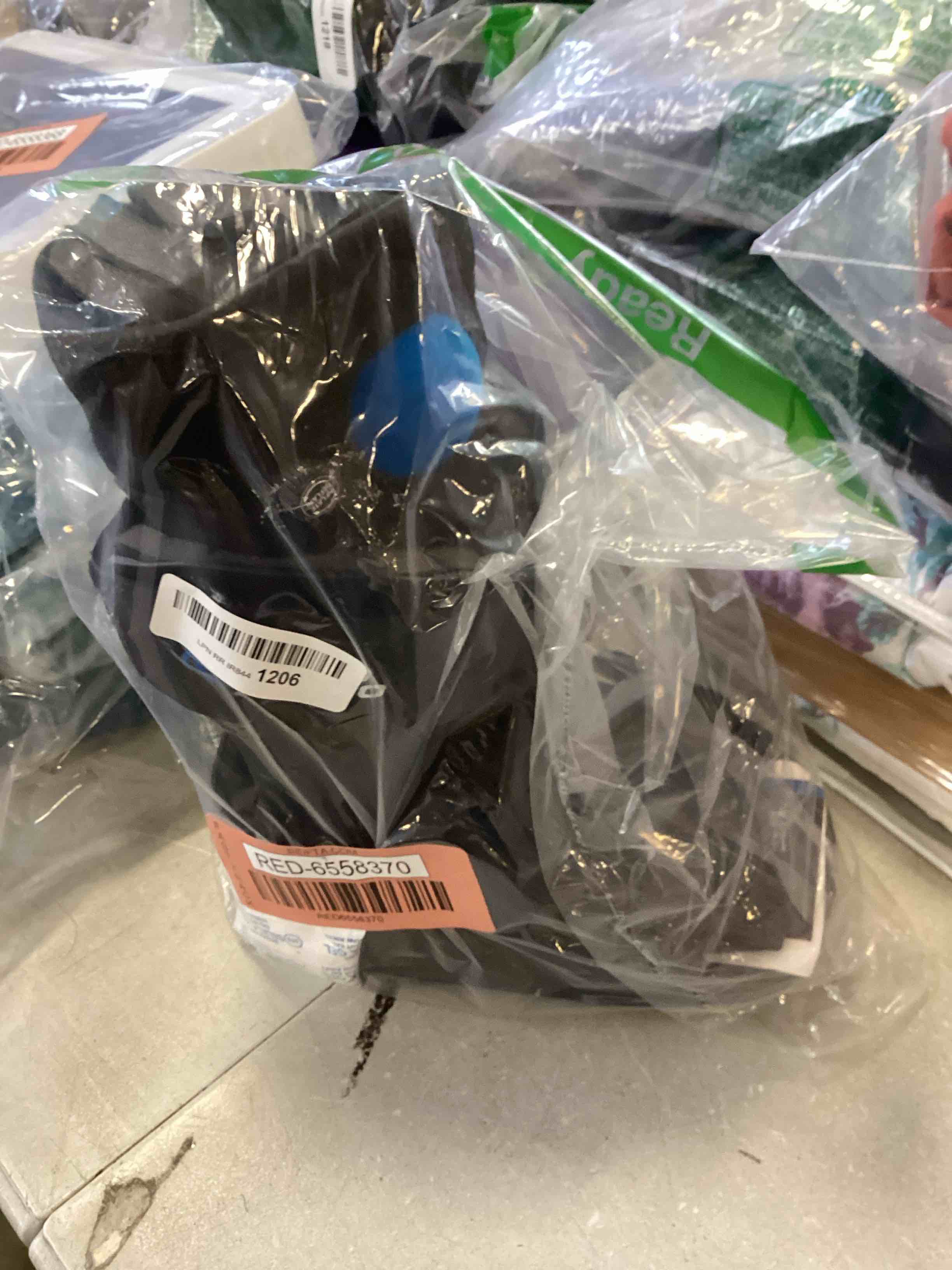 https://s3.amazonaws.com/lotting-images-prod/bidfta/RED6558370_1717250726584.jpeg