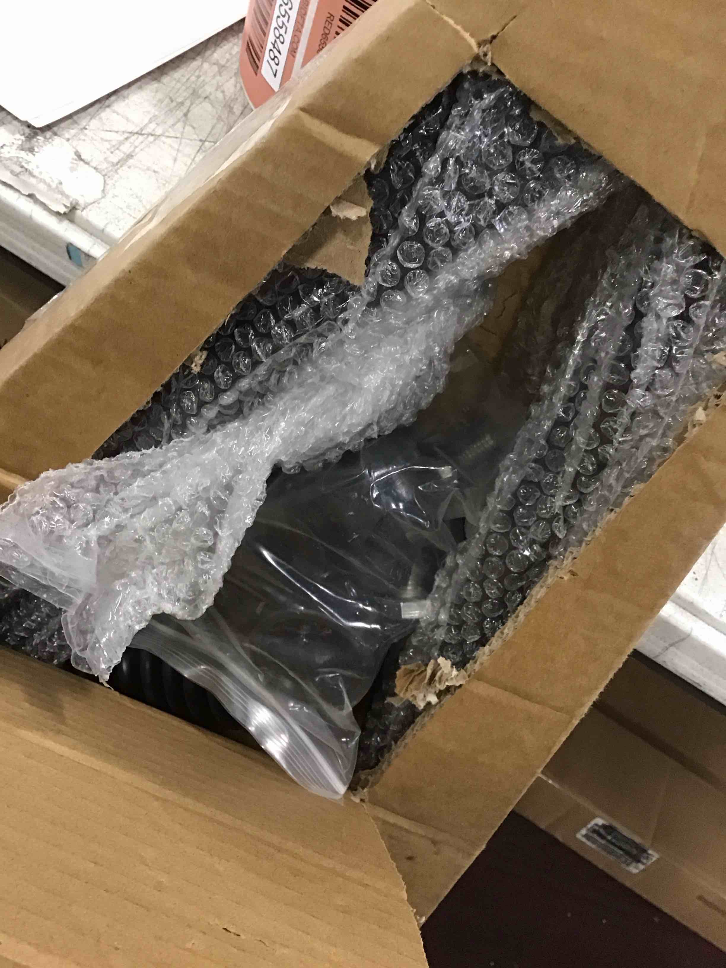 https://s3.amazonaws.com/lotting-images-prod/bidfta/RED6558479_1716898672575.jpeg