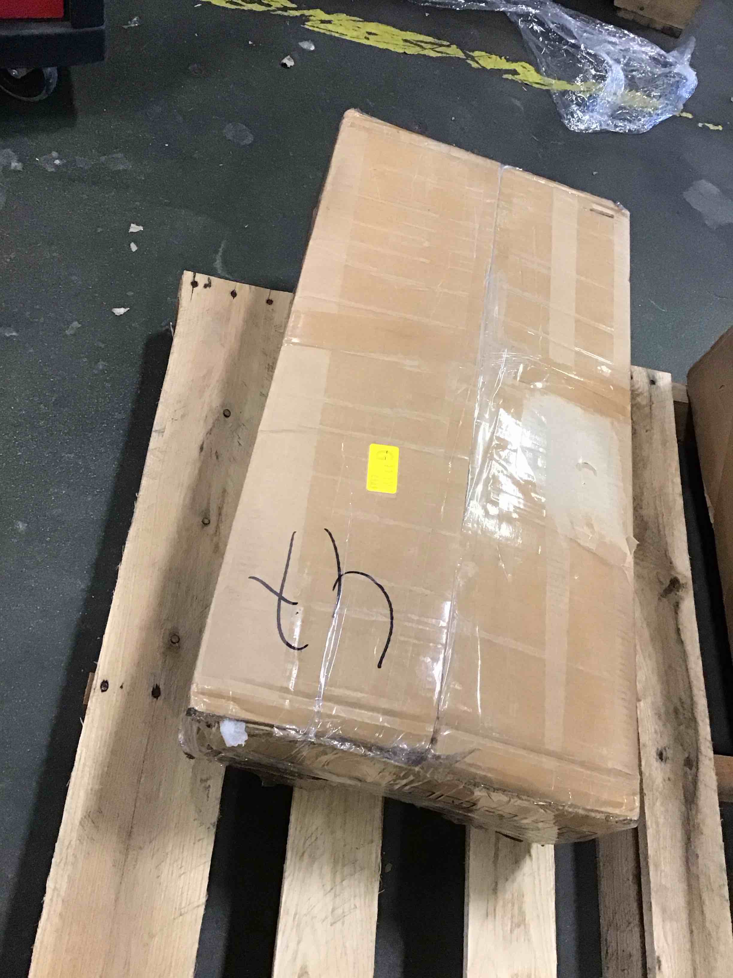 https://s3.amazonaws.com/lotting-images-prod/bidfta/RED6558496_1716901115909.jpeg