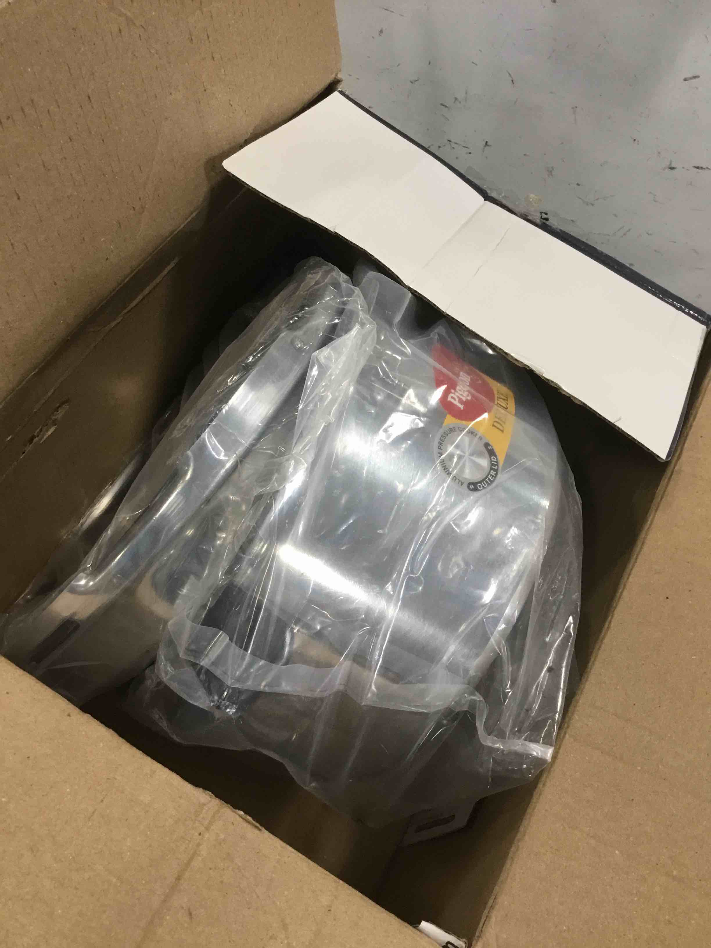 https://s3.amazonaws.com/lotting-images-prod/bidfta/RED6558599_1716917487077.jpeg