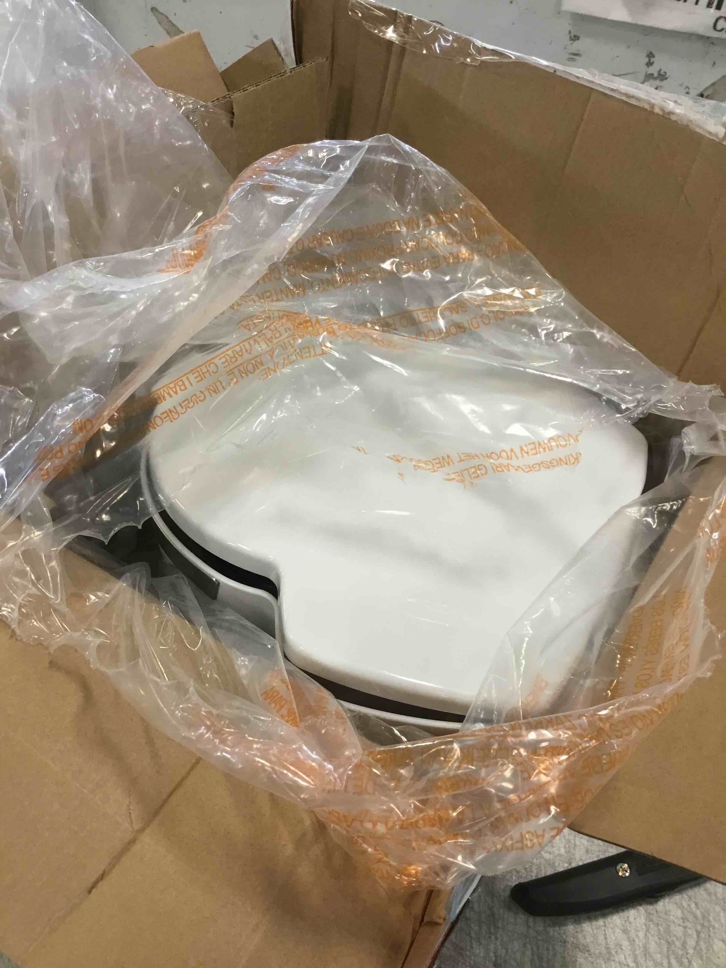 https://s3.amazonaws.com/lotting-images-prod/bidfta/RED6558602_1716917833460.jpeg