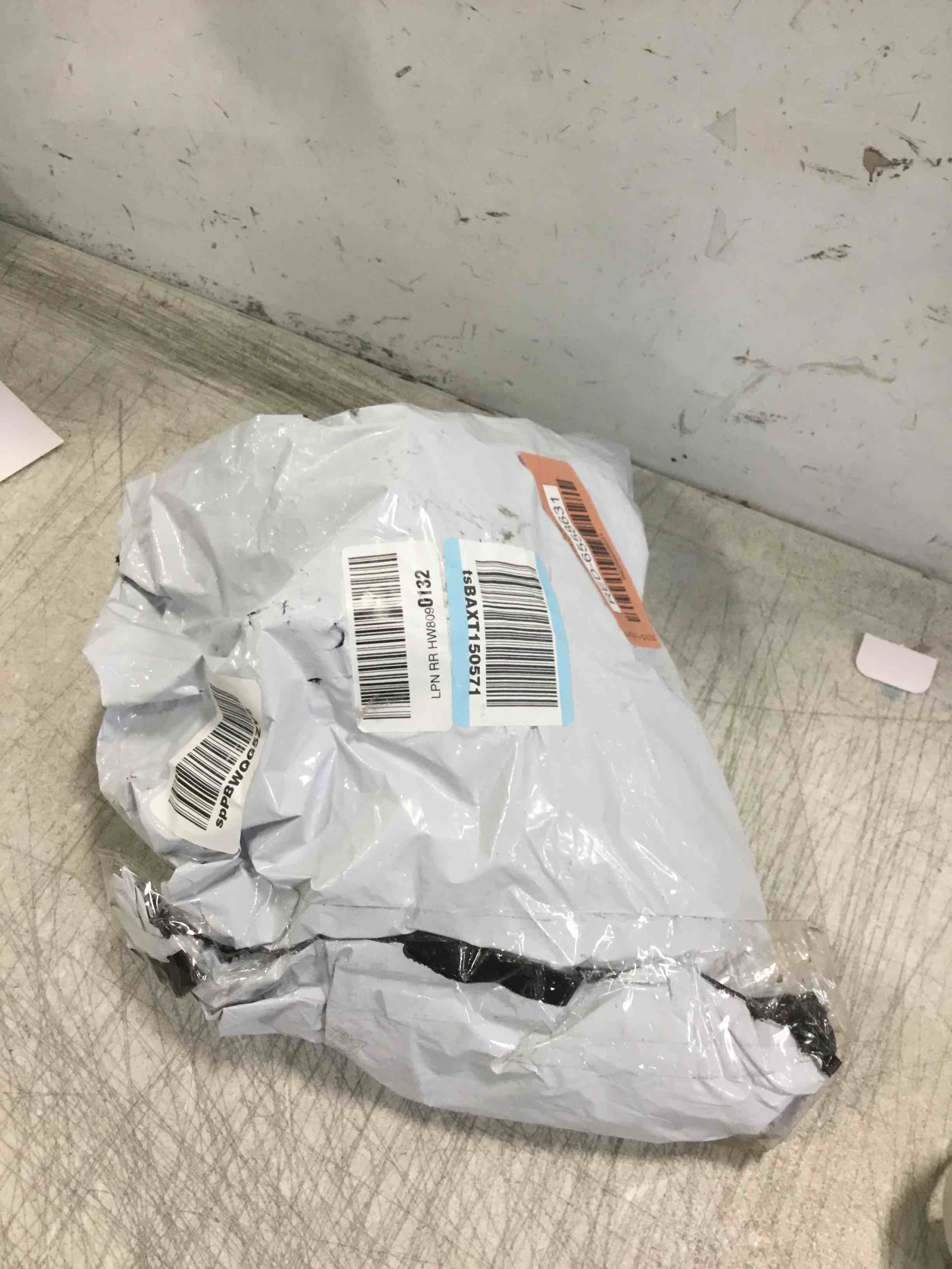 https://s3.amazonaws.com/lotting-images-prod/bidfta/RED6558631_1716920884134.jpeg