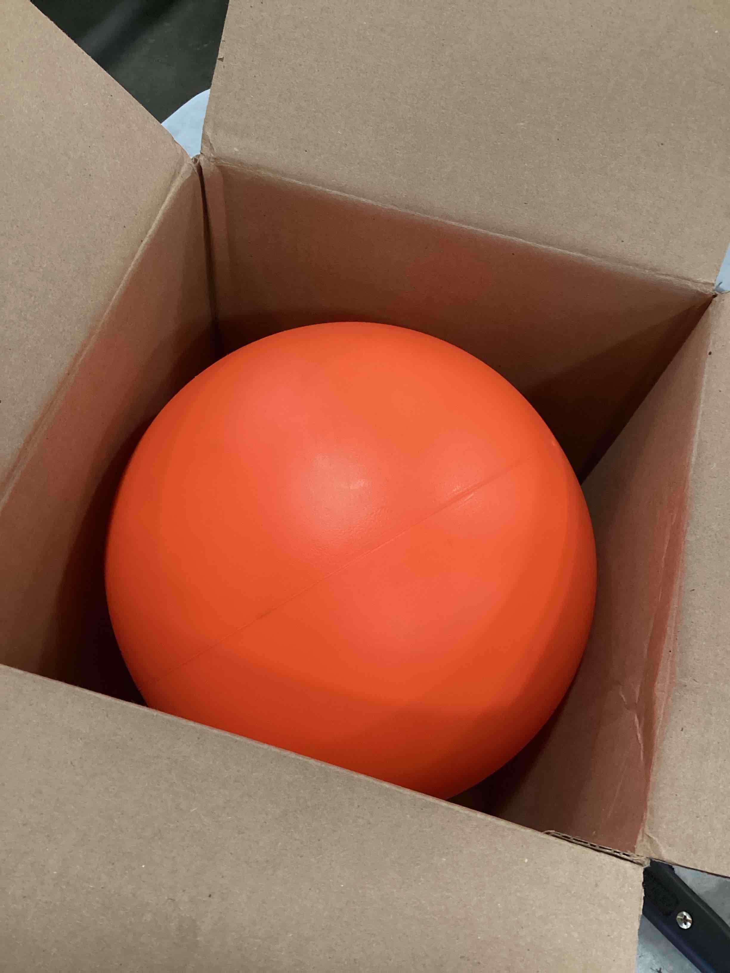 https://s3.amazonaws.com/lotting-images-prod/bidfta/RED6558771_1716993734917.jpeg